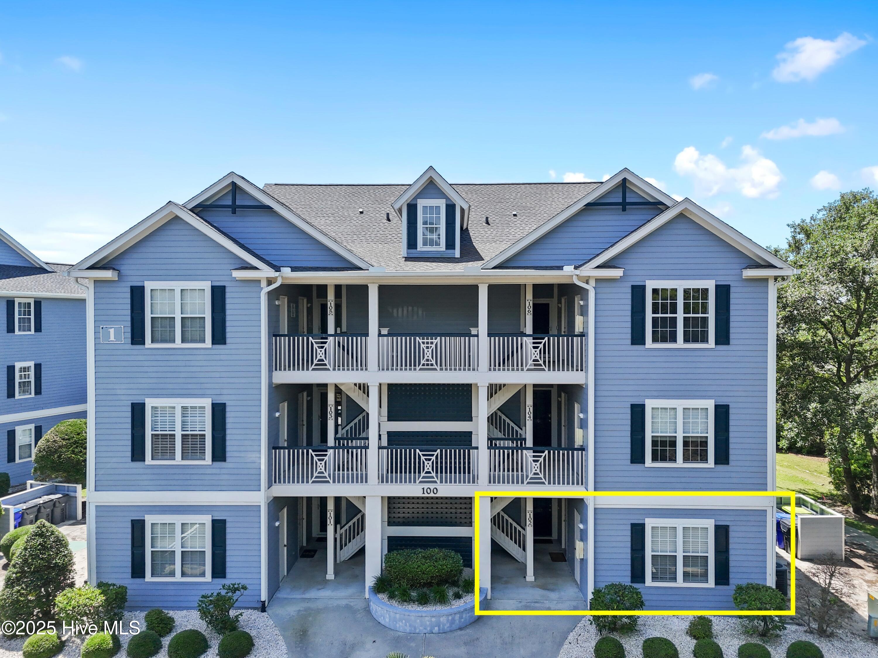 2555 St James Drive SE 102