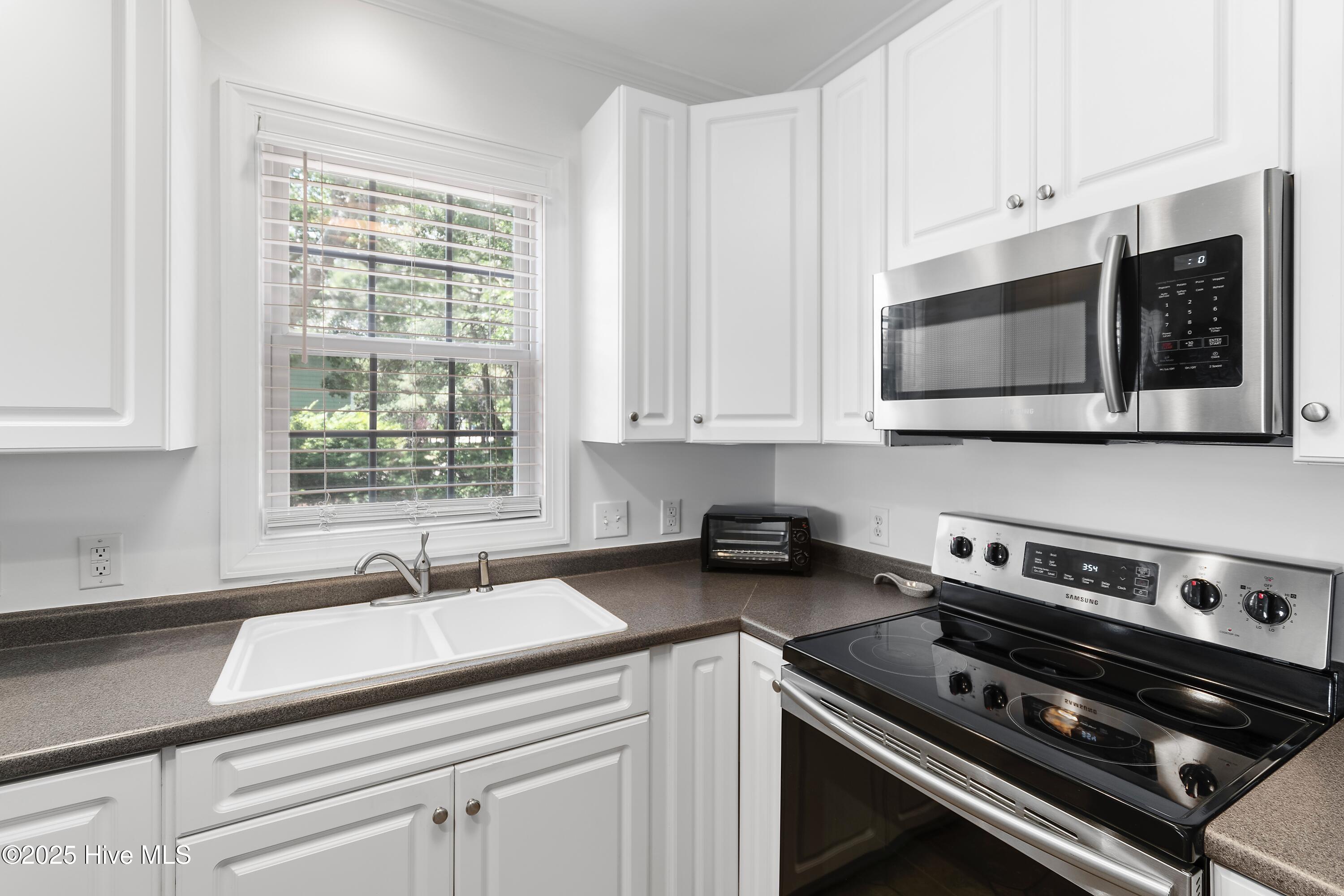 2555 St James Drive SE 102