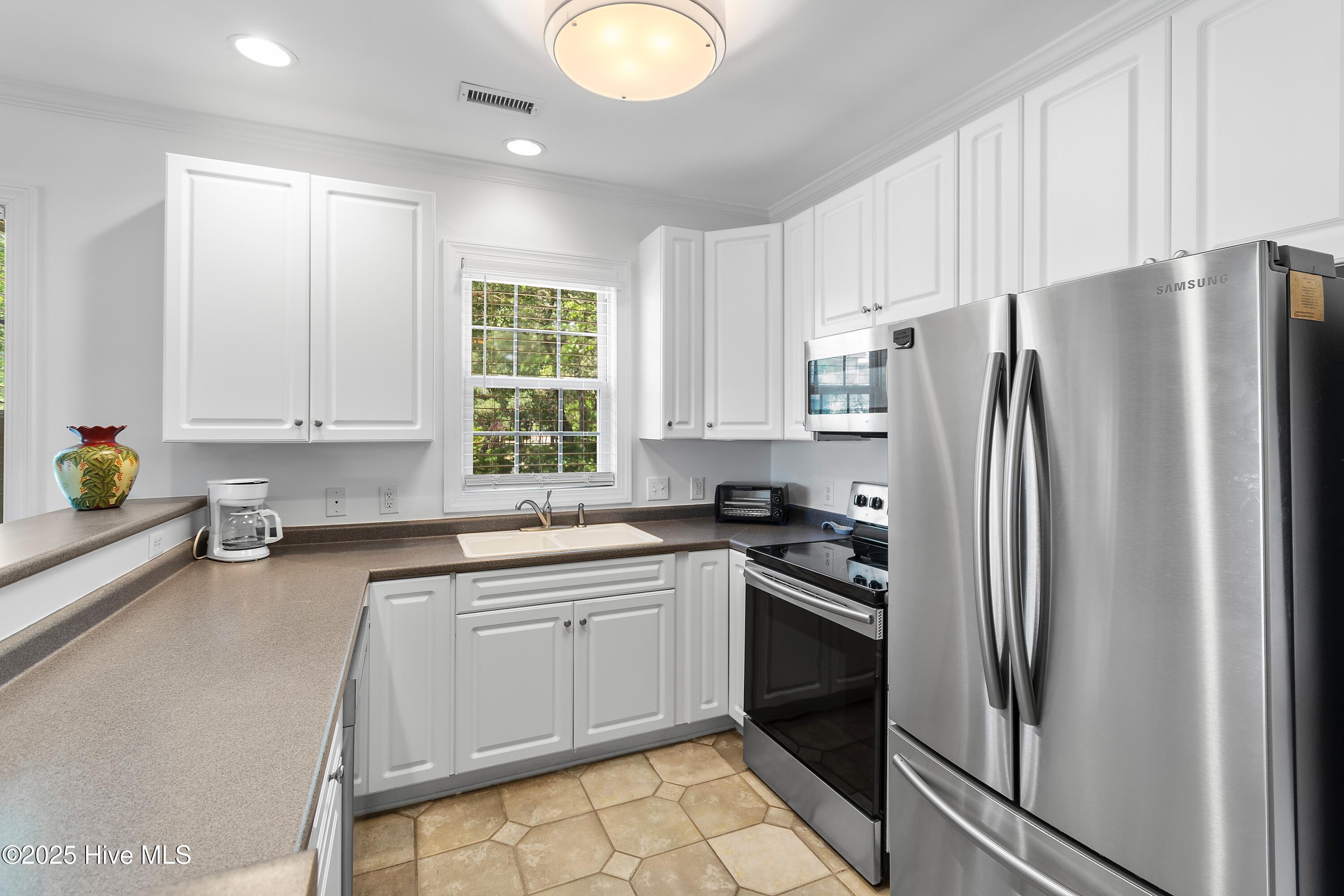 2555 St James Drive SE 102