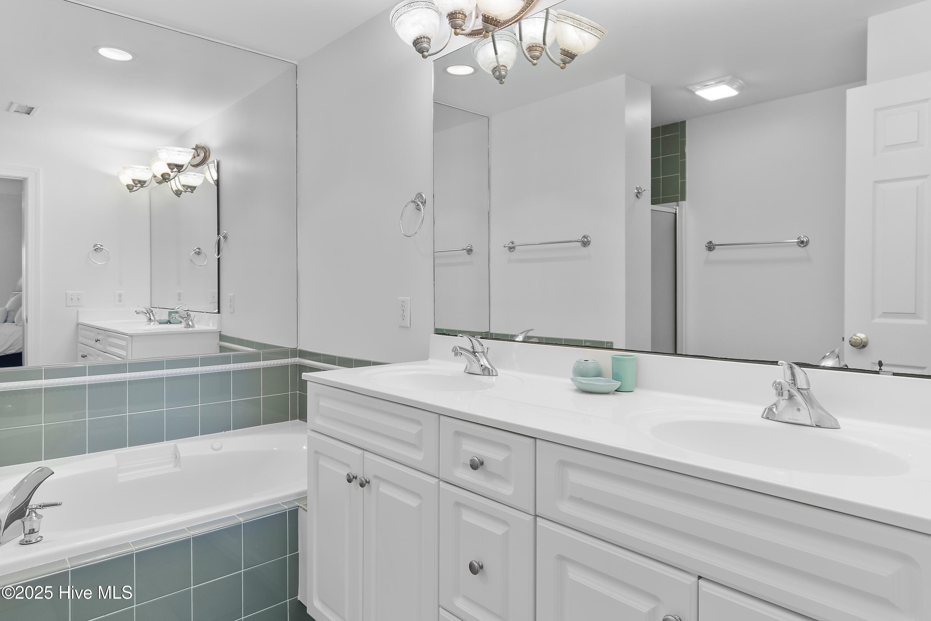2555 St James Drive SE 102