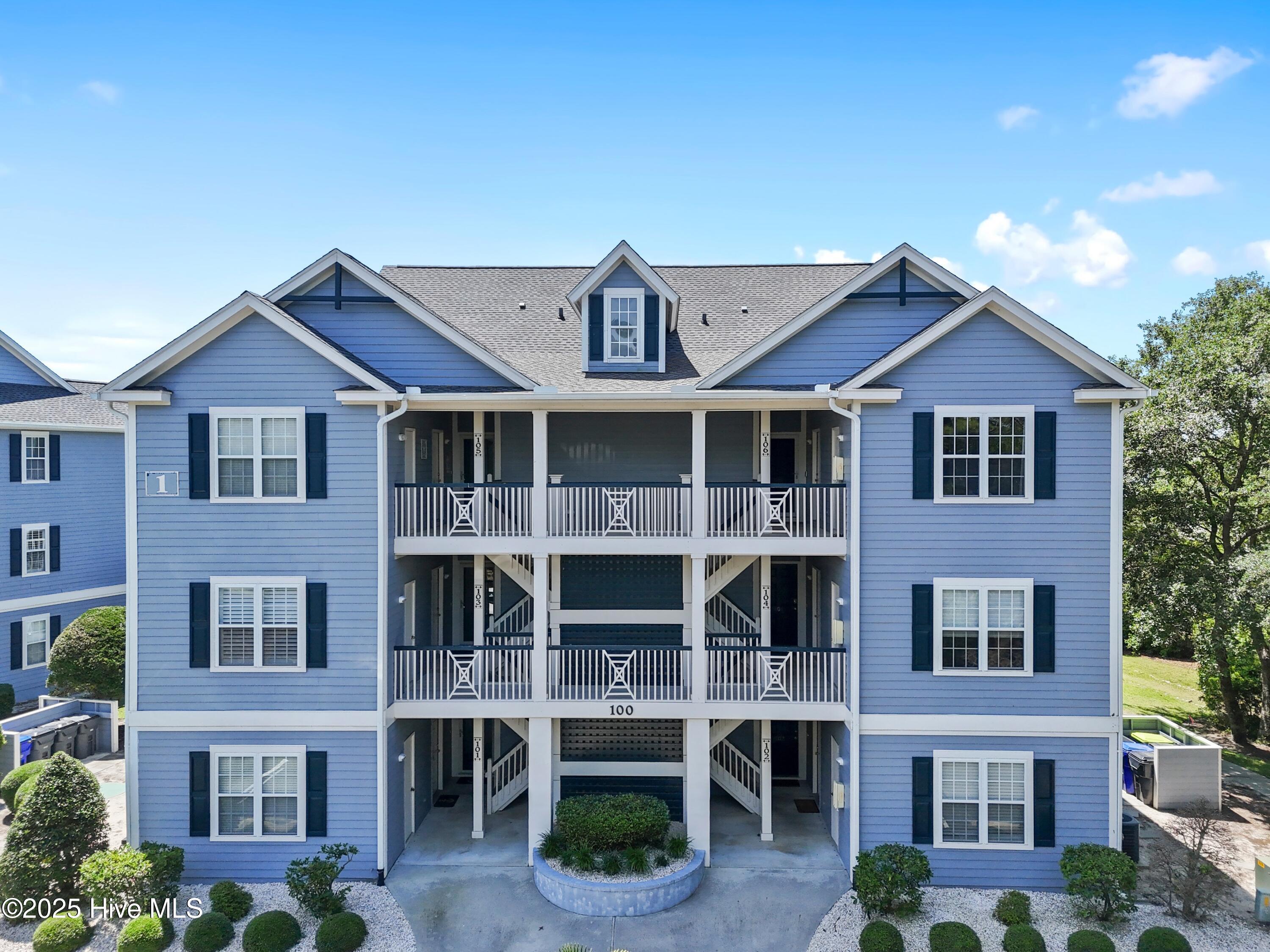 2555 St James Drive SE 102