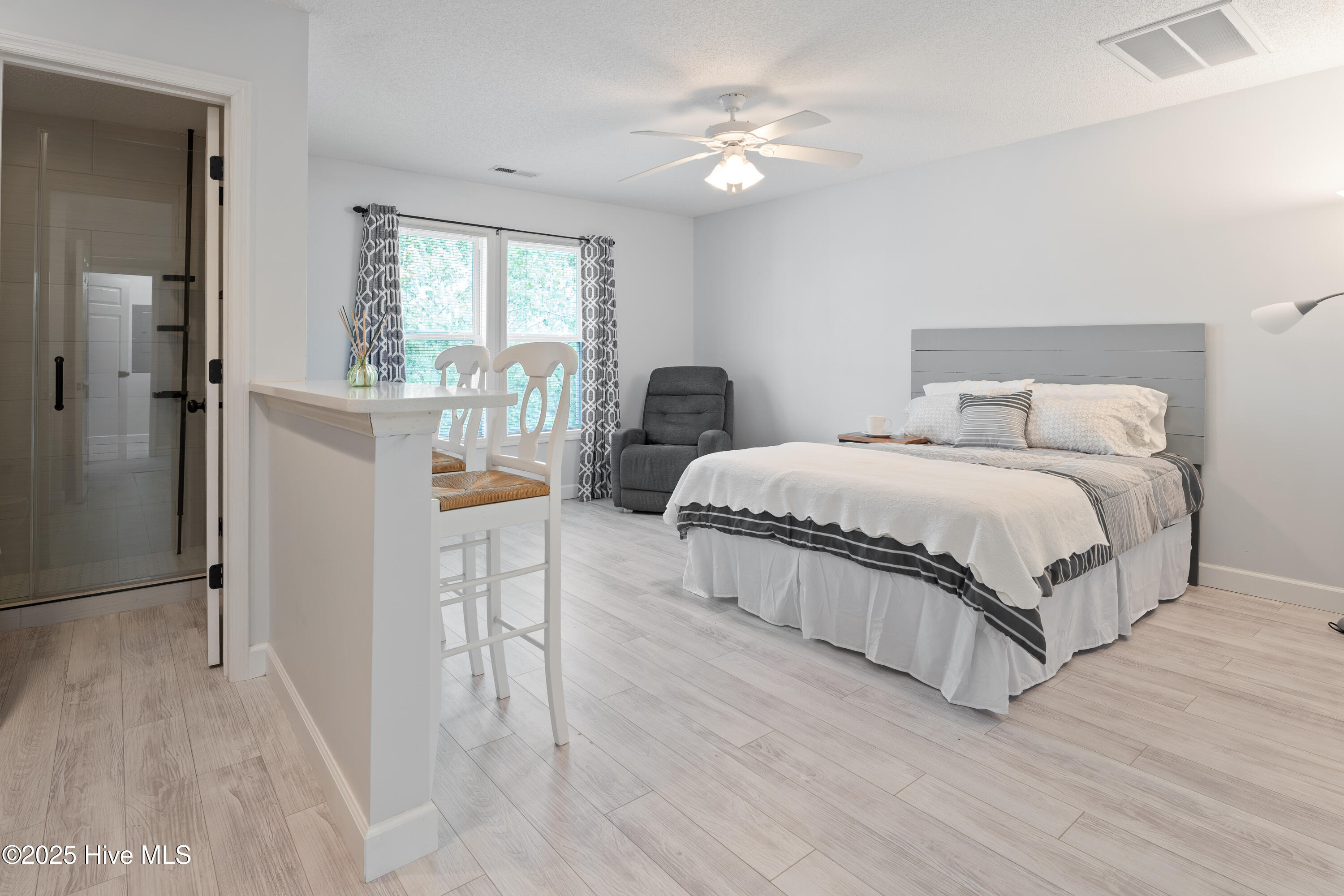 3350 Club Villas Drive 806