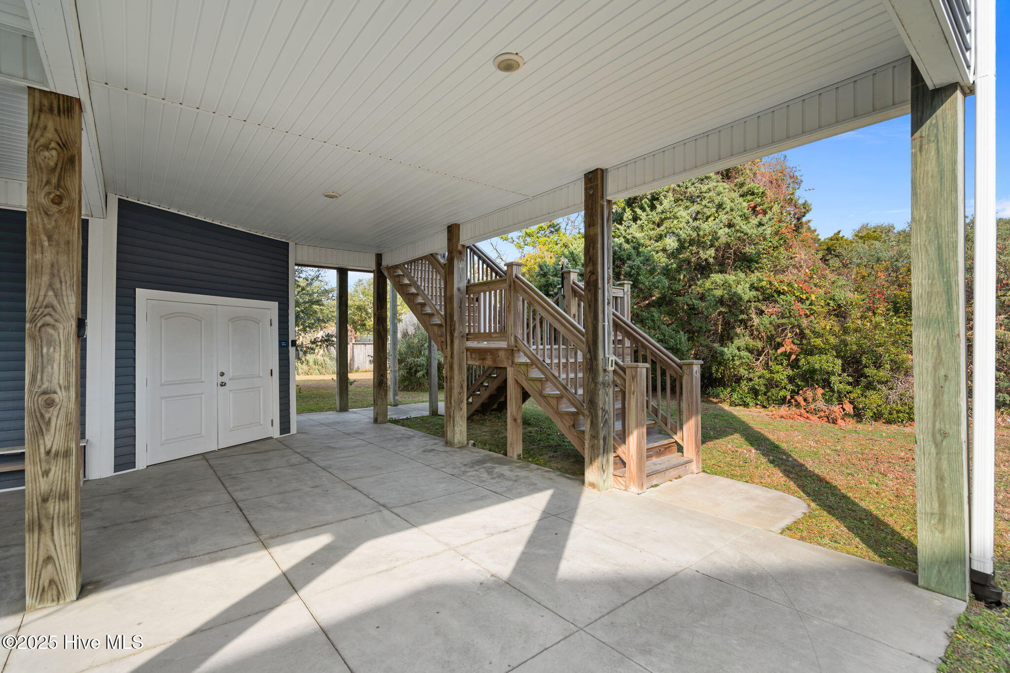 1914 E Dolphin Drive