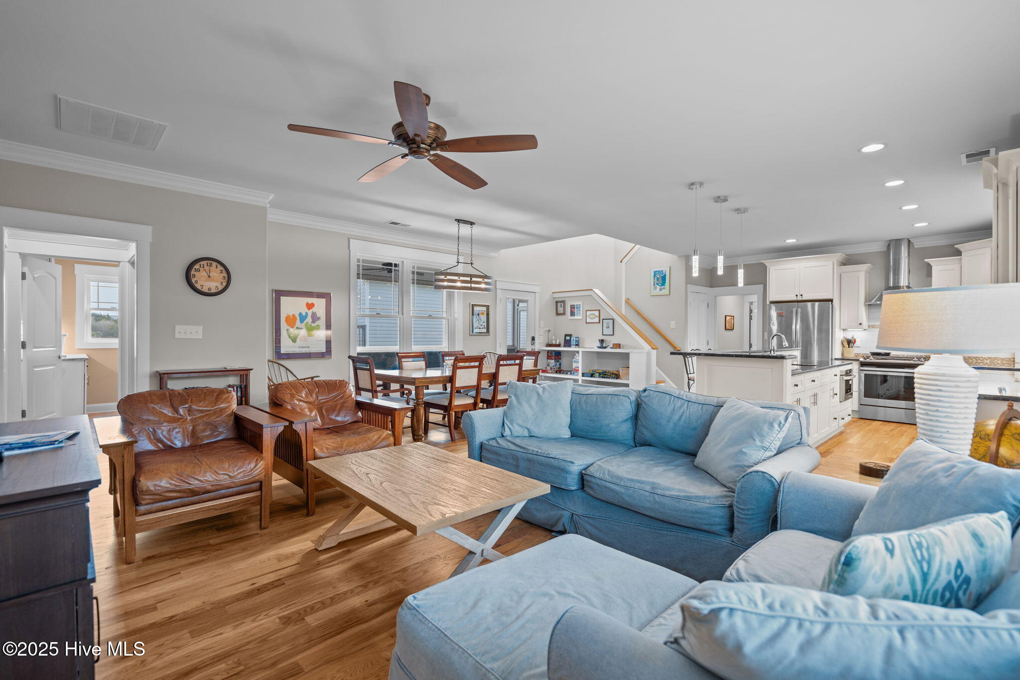 1914 E Dolphin Drive