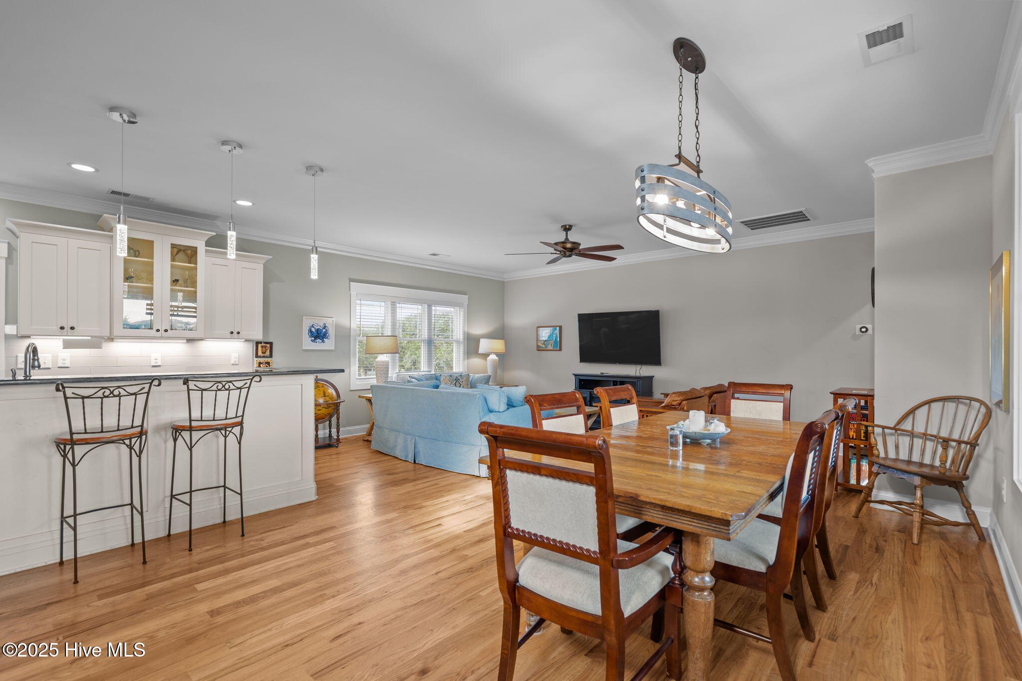 1914 E Dolphin Drive