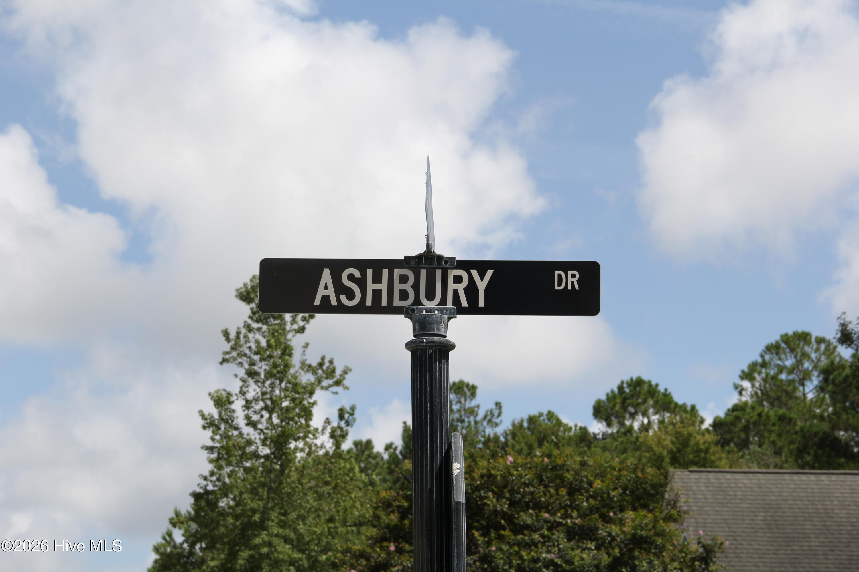 653 Ashbury Drive SE