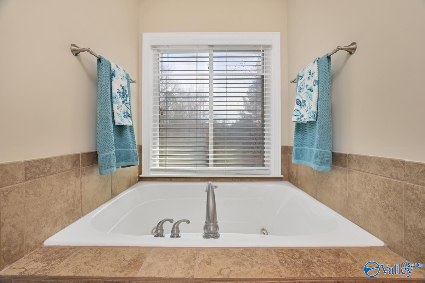 102 Silverton Circle