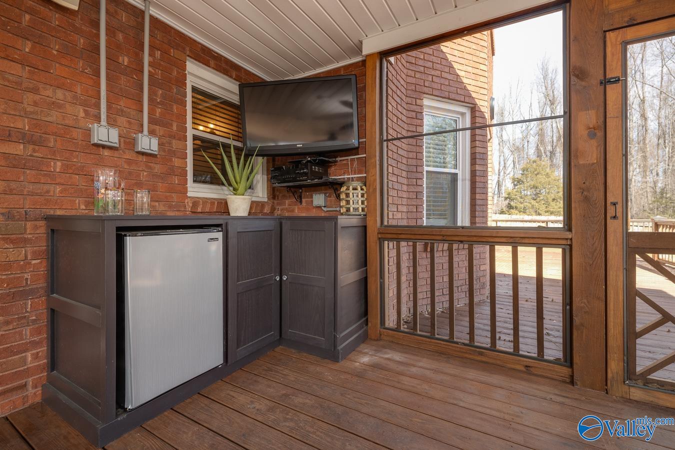 102 Silverton Circle