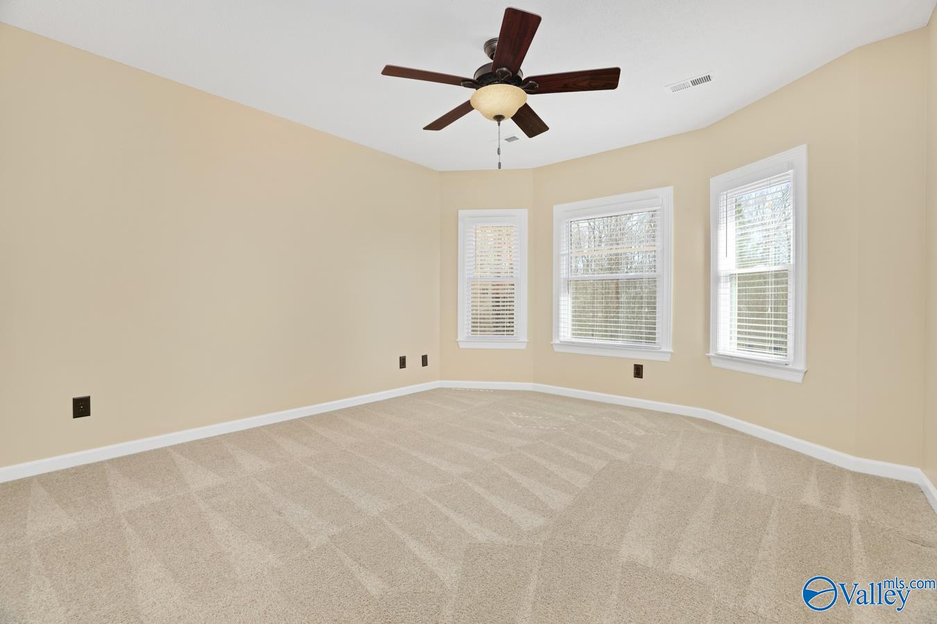 102 Silverton Circle