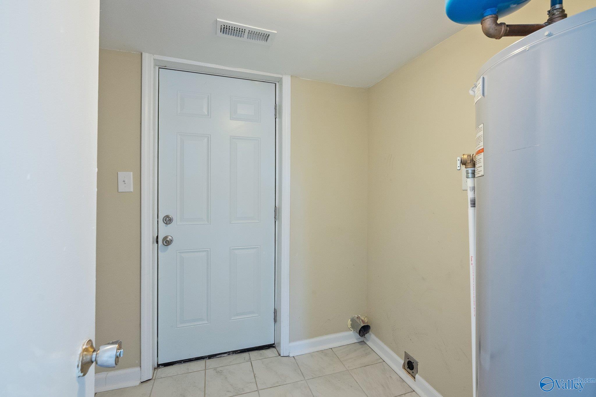 5013 Lori Circle NW