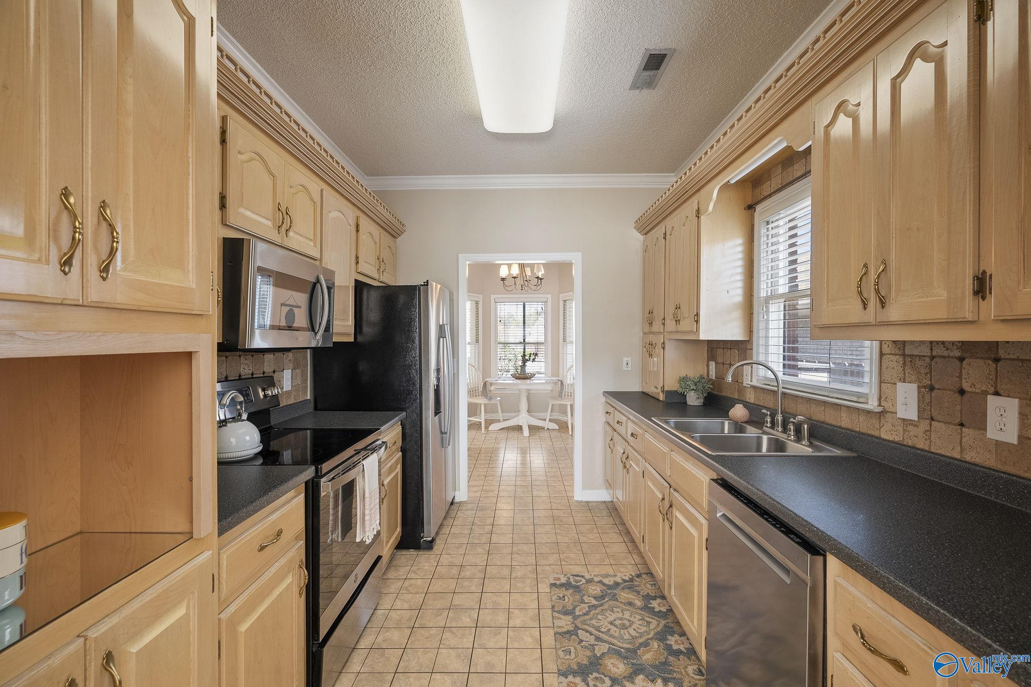 2216 Yorkshire Se