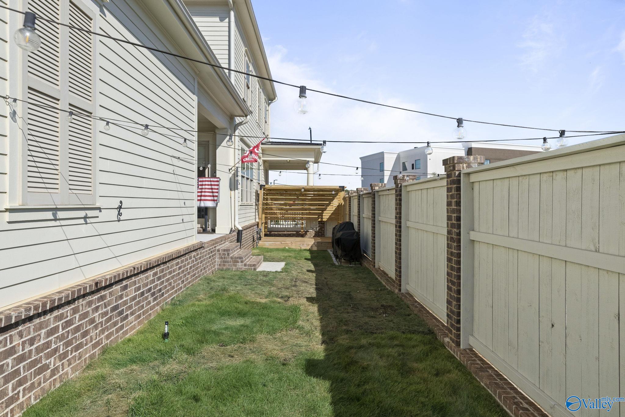 615 Town Madison Boulevard