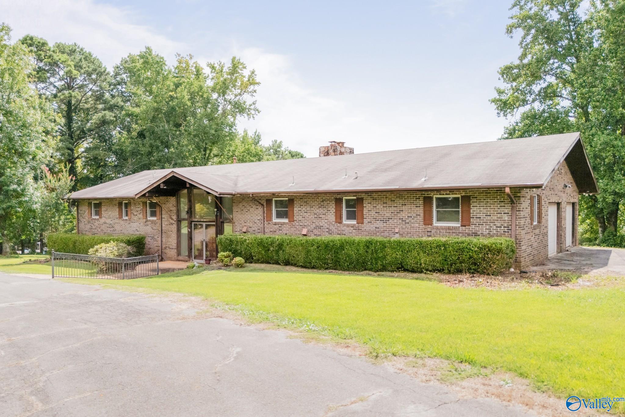 356 Springhill Road NW