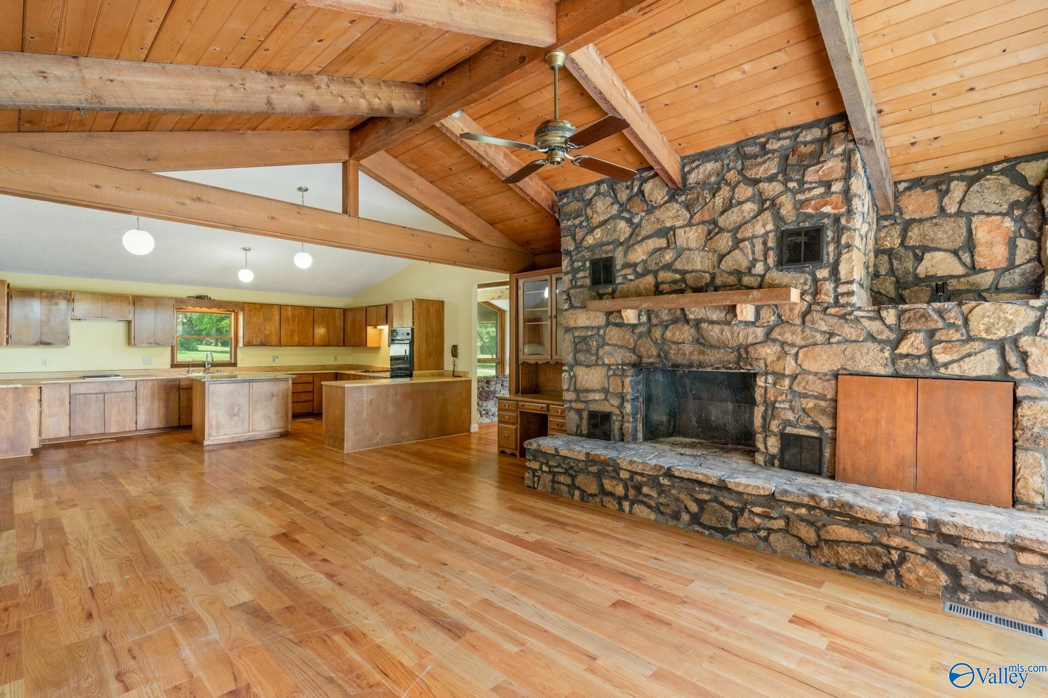 356 Springhill Road NW