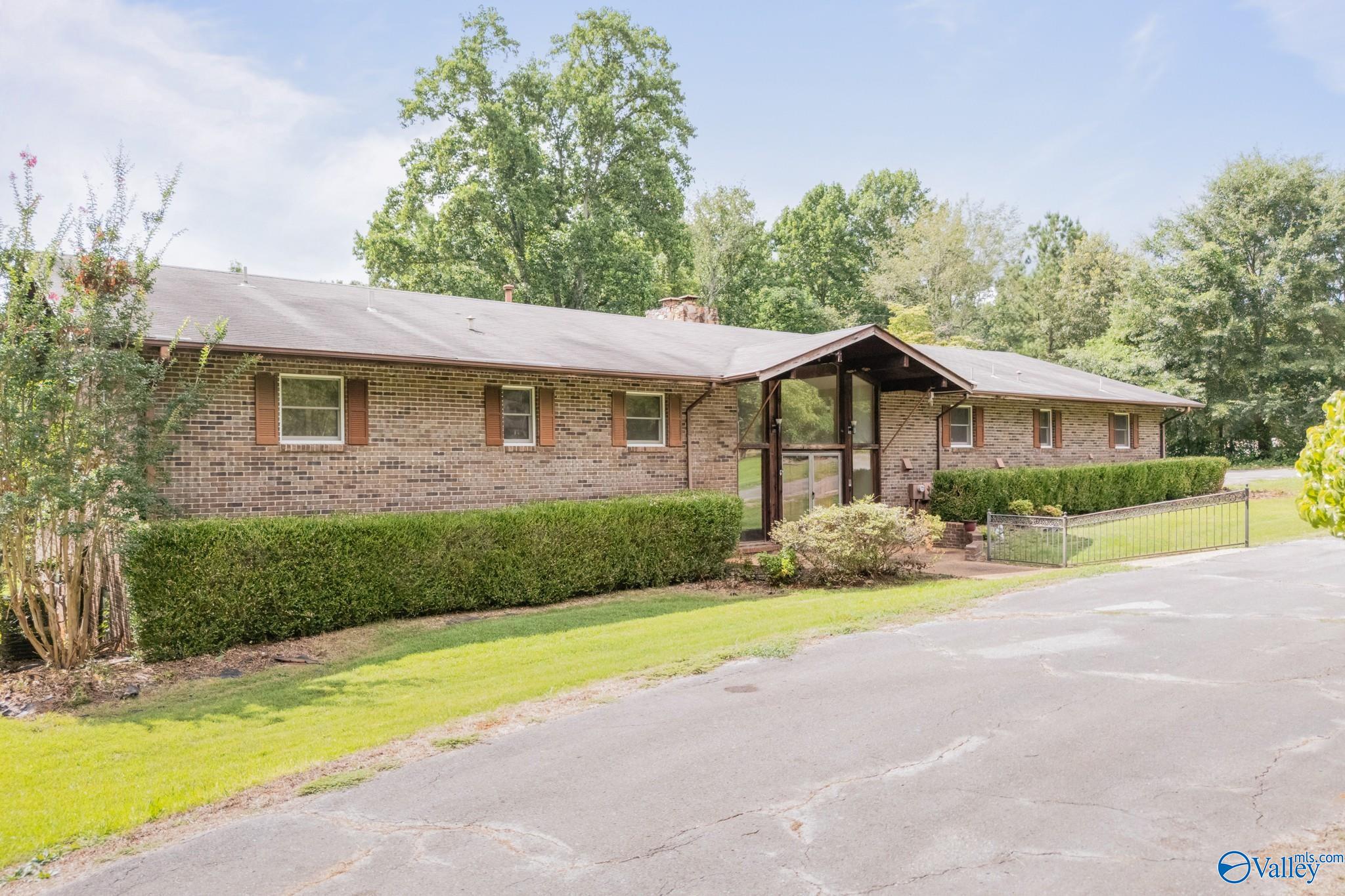 356 Springhill Road NW