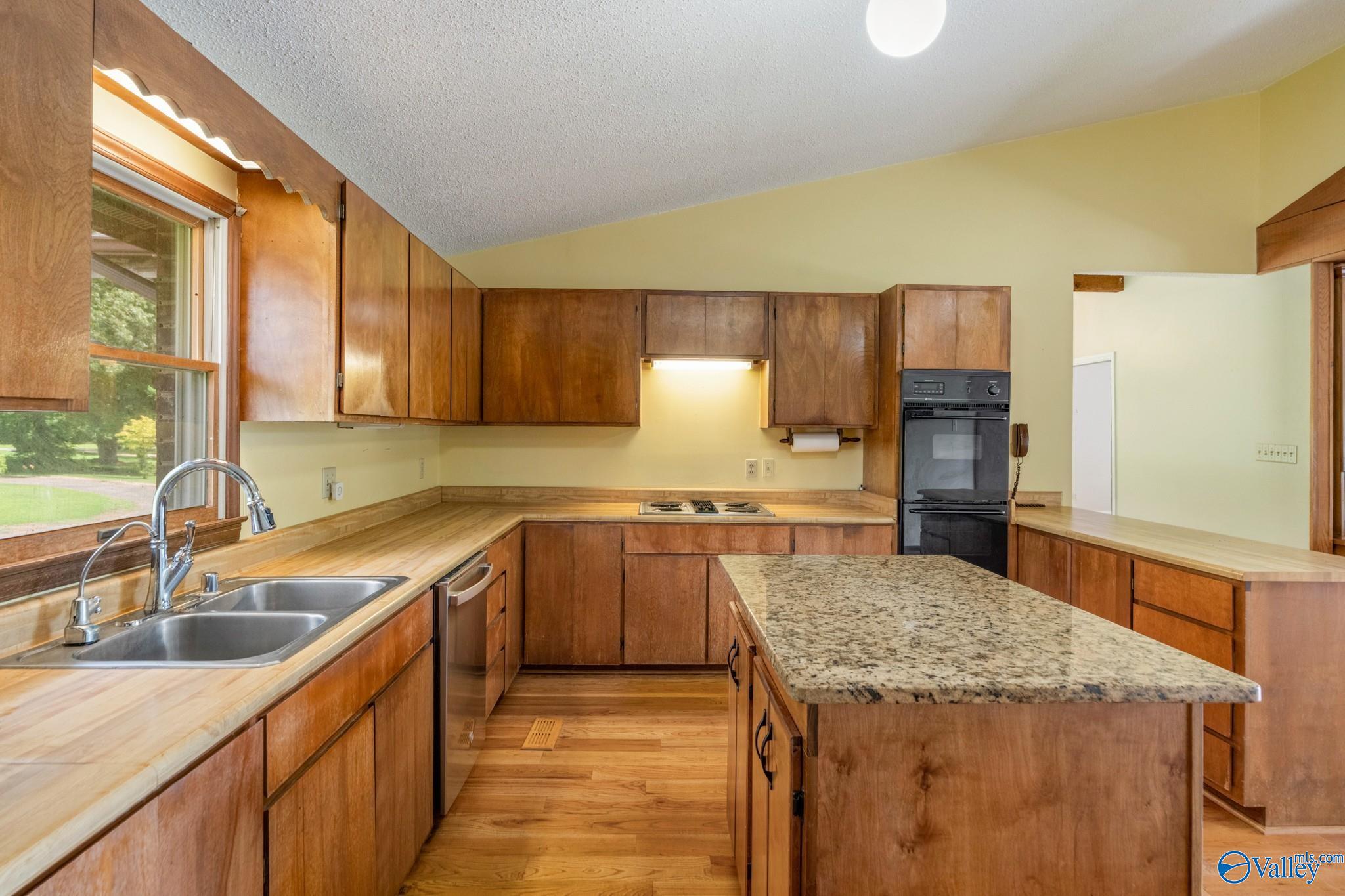 356 Springhill Road NW
