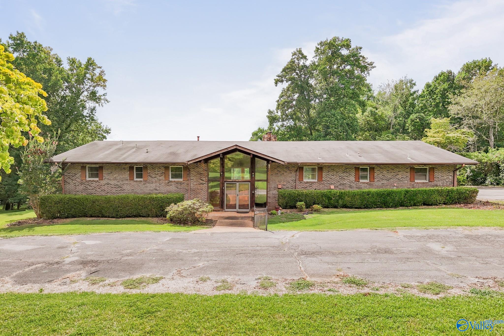 356 Springhill Road NW