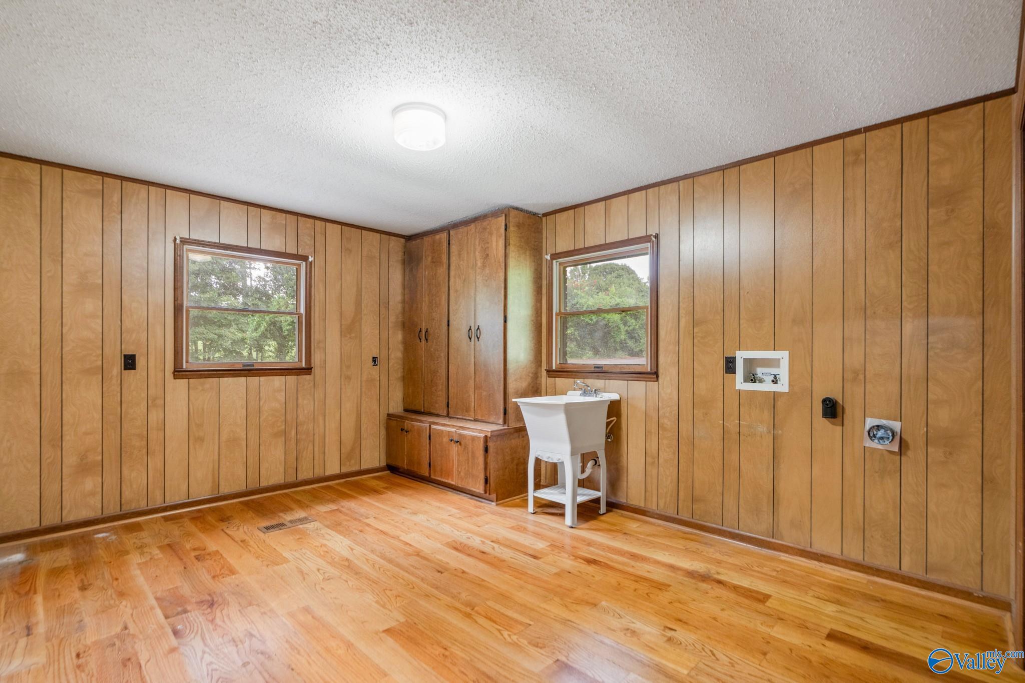 356 Springhill Road NW