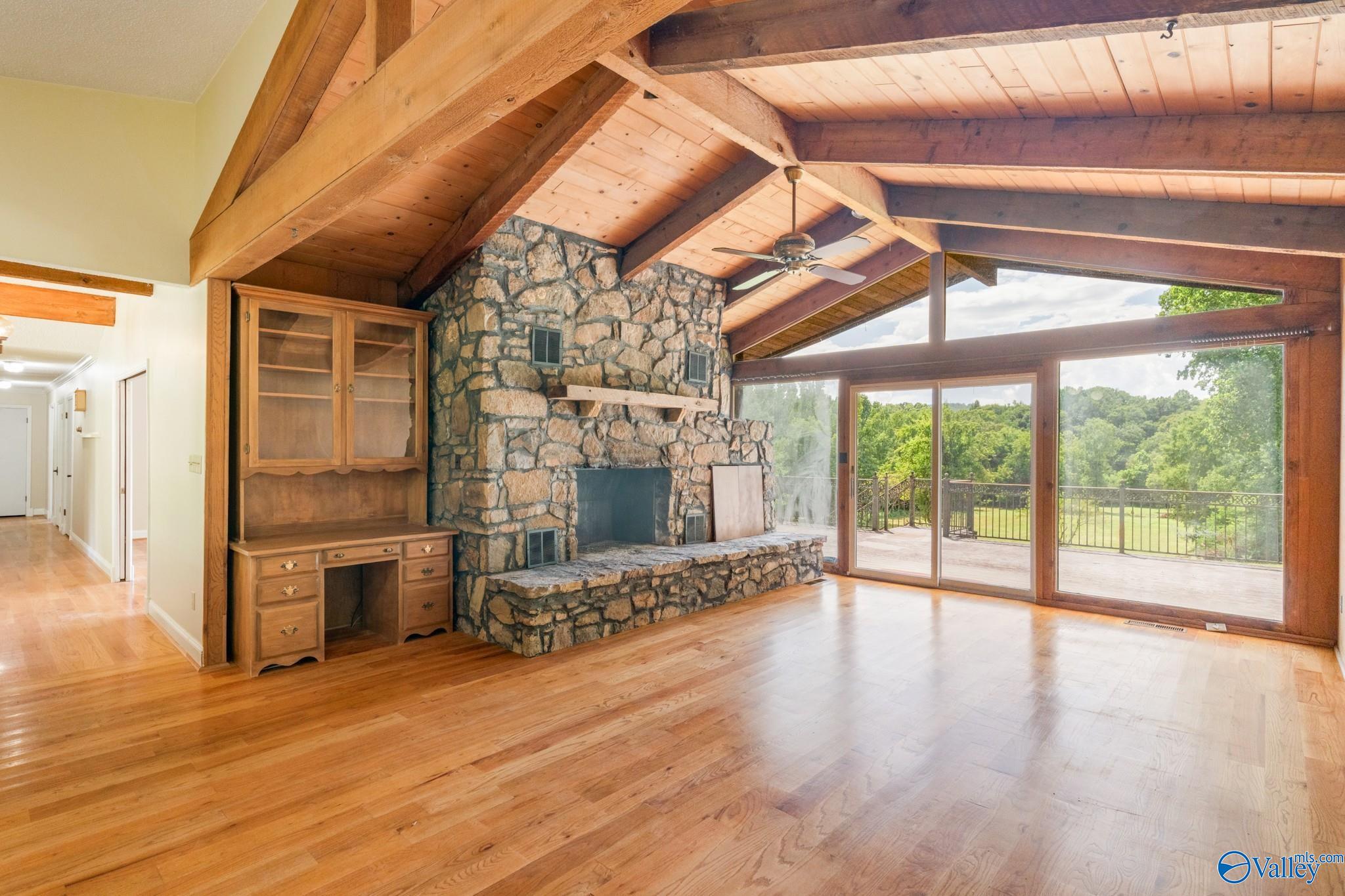 356 Springhill Road NW