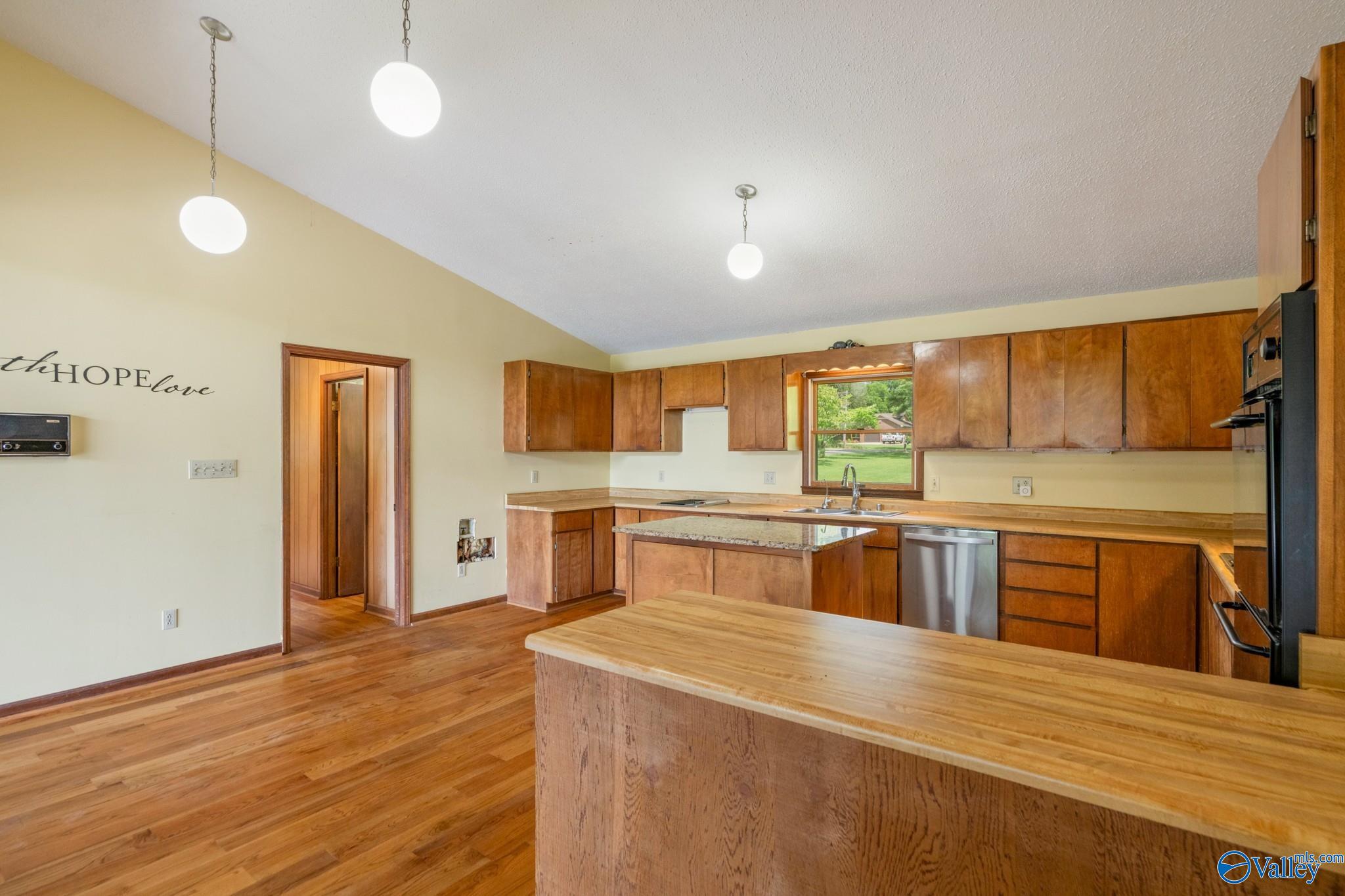 356 Springhill Road NW