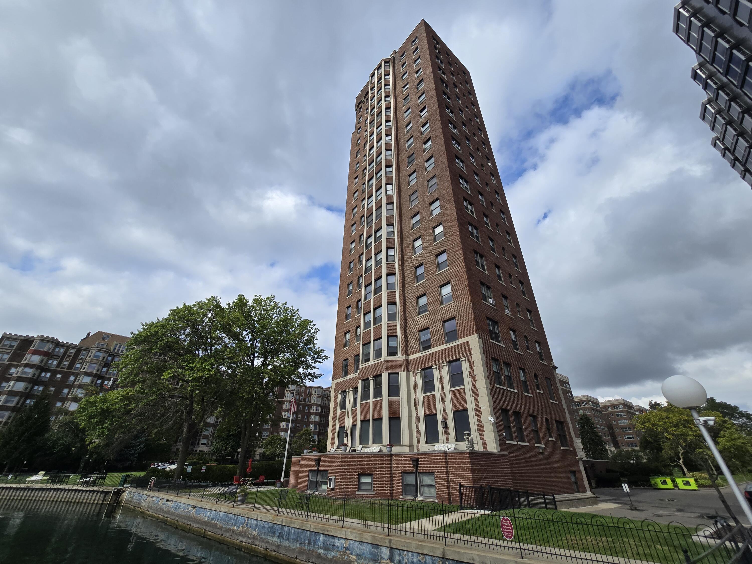 8162 E East Jefferson Ave 16B Avenue