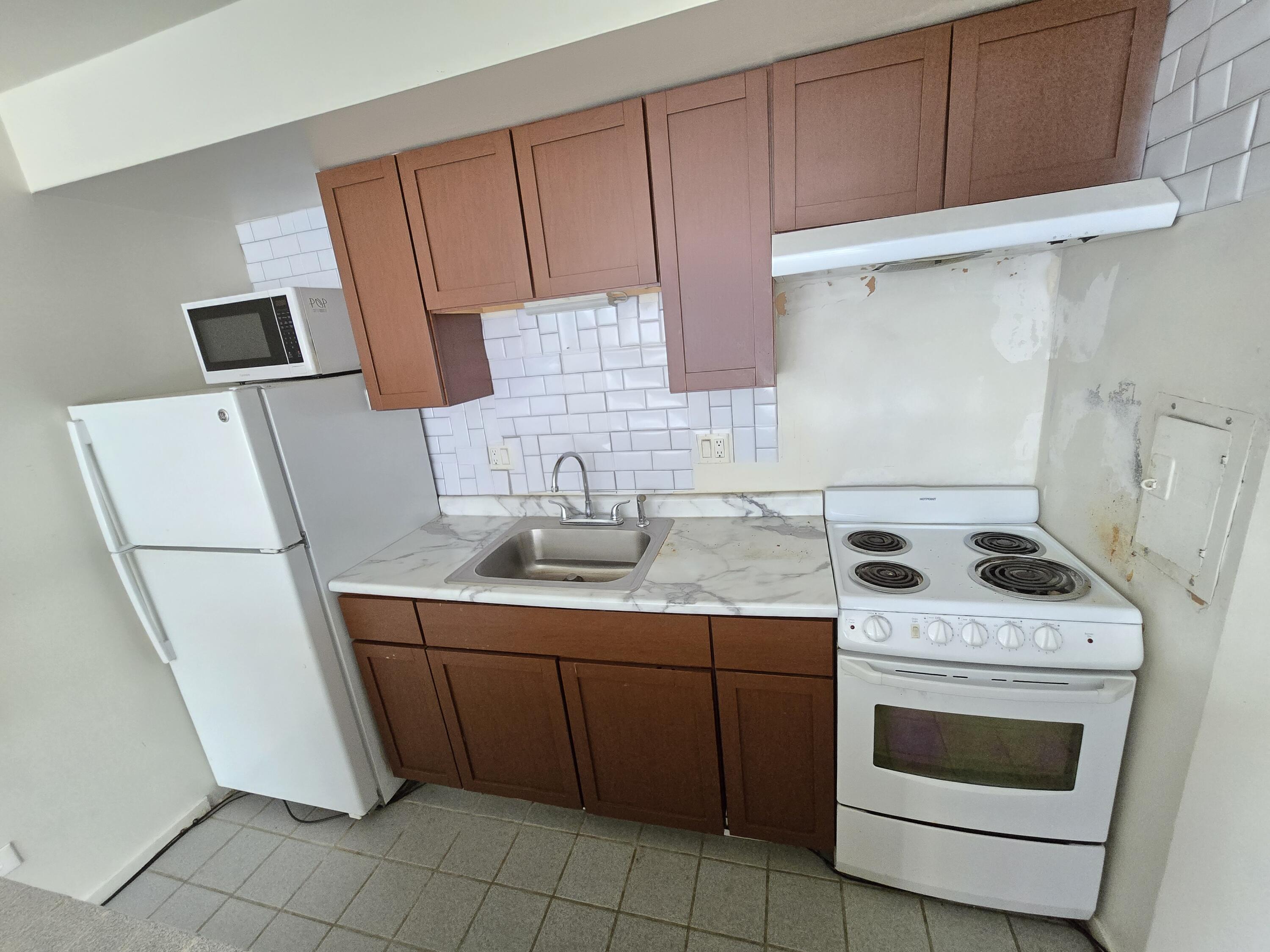 8200 E Jefferson Avenue 1406