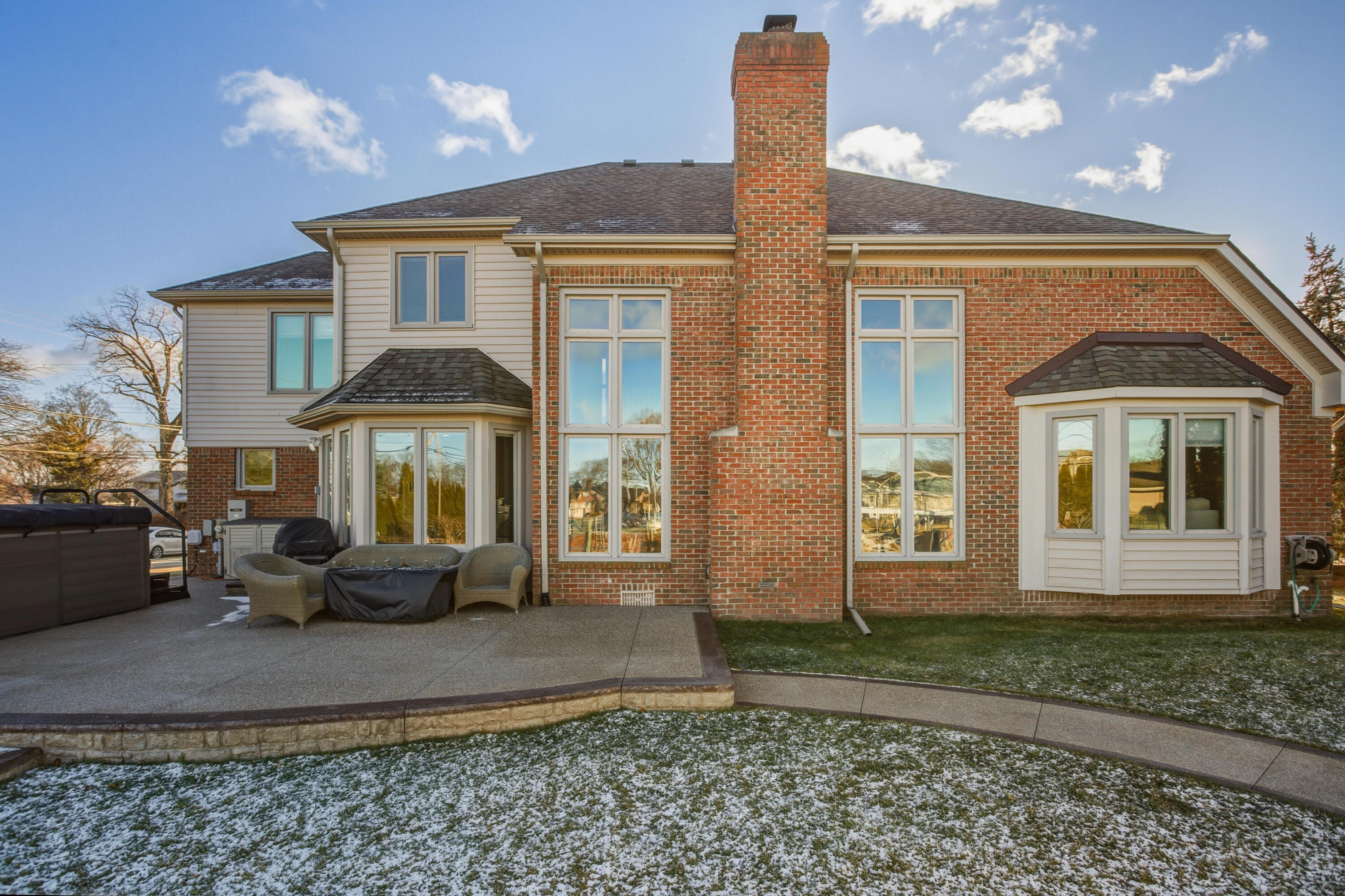 31595 North River Road