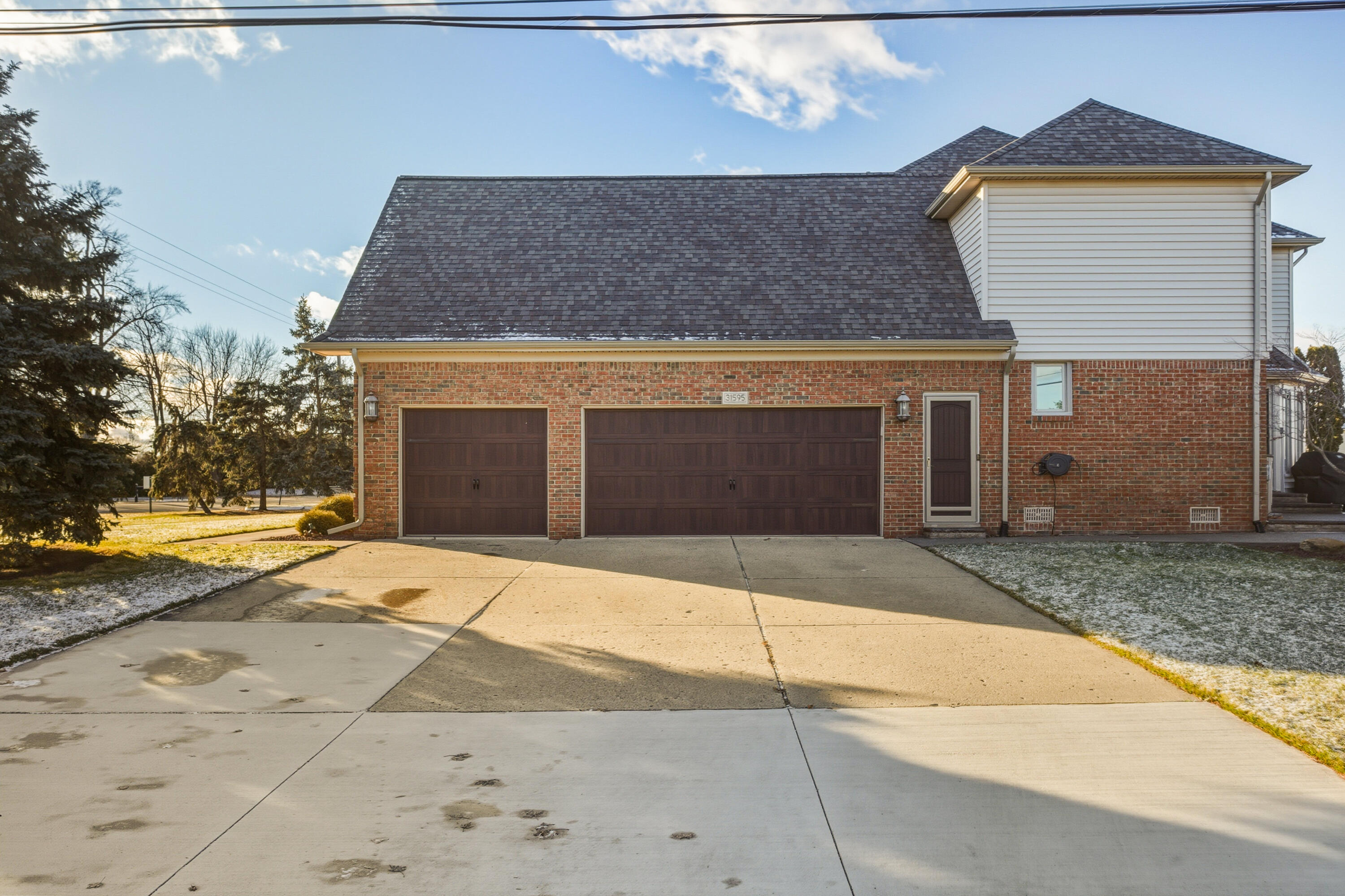 31595 North River Road