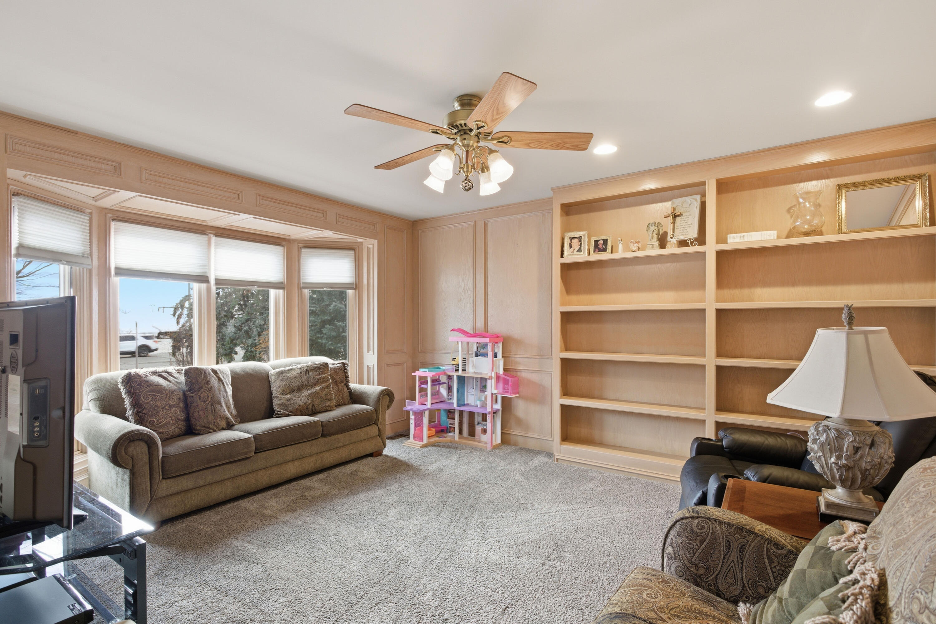 31595 North River Road