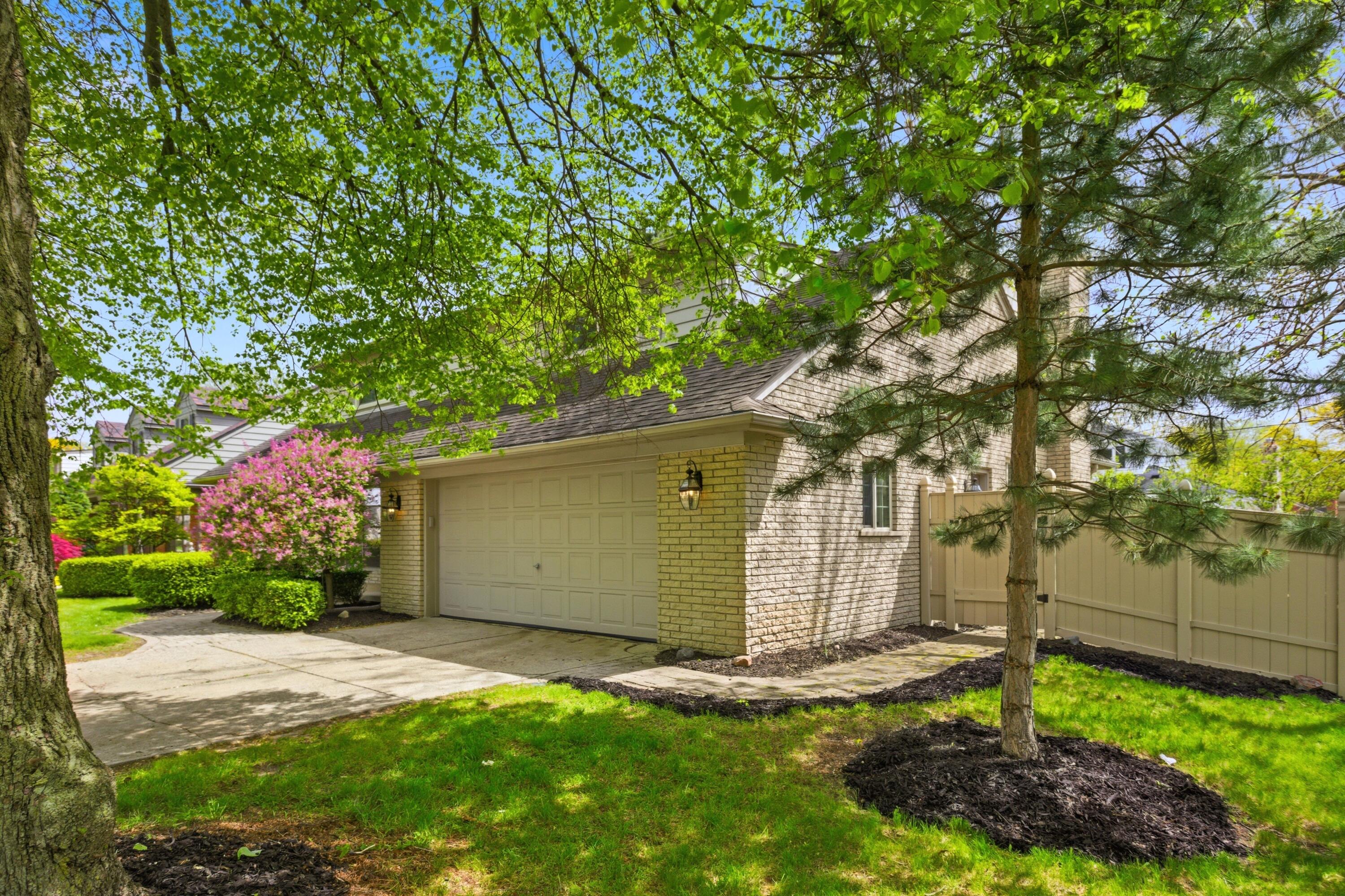 653 Perrien Place