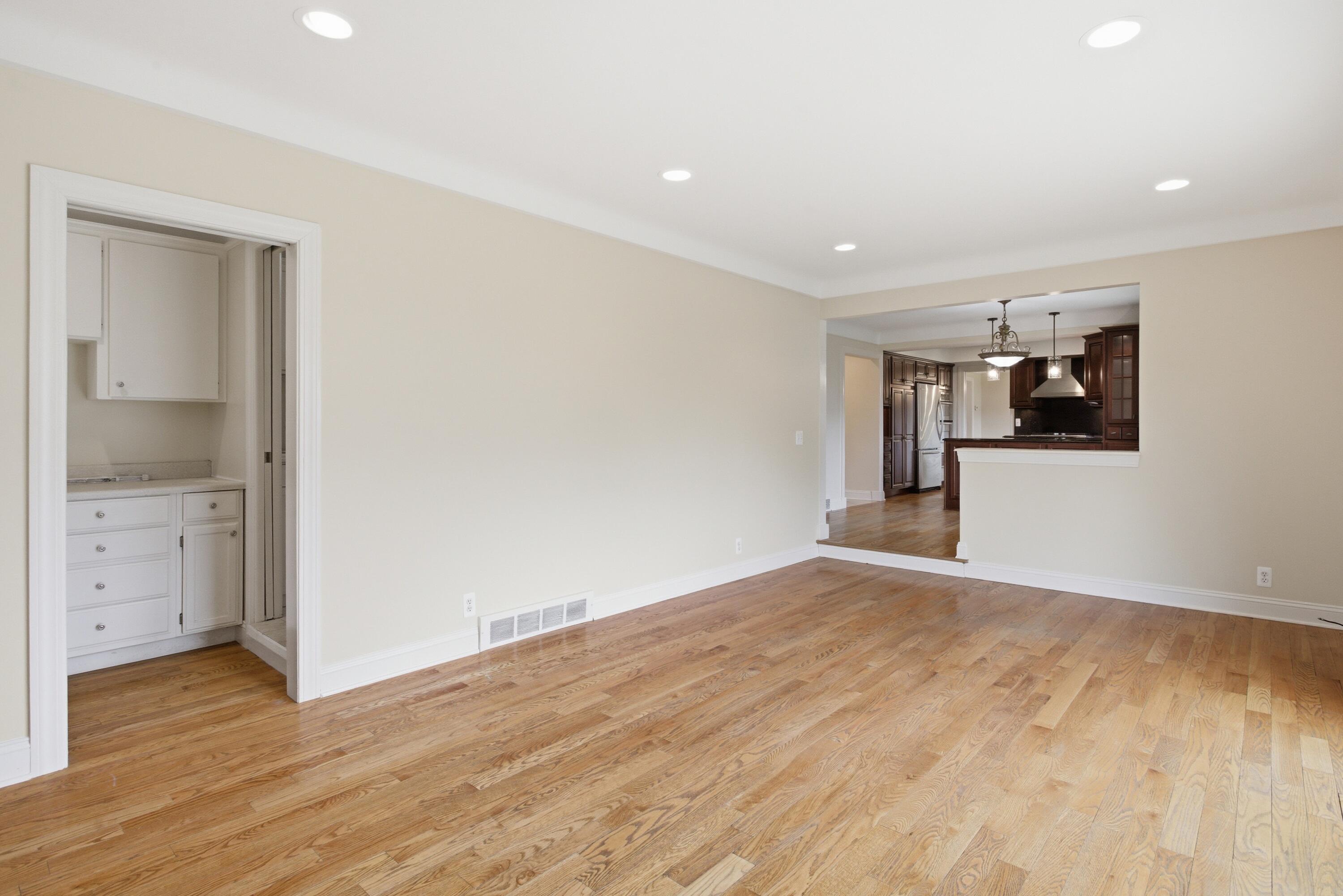 653 Perrien Place