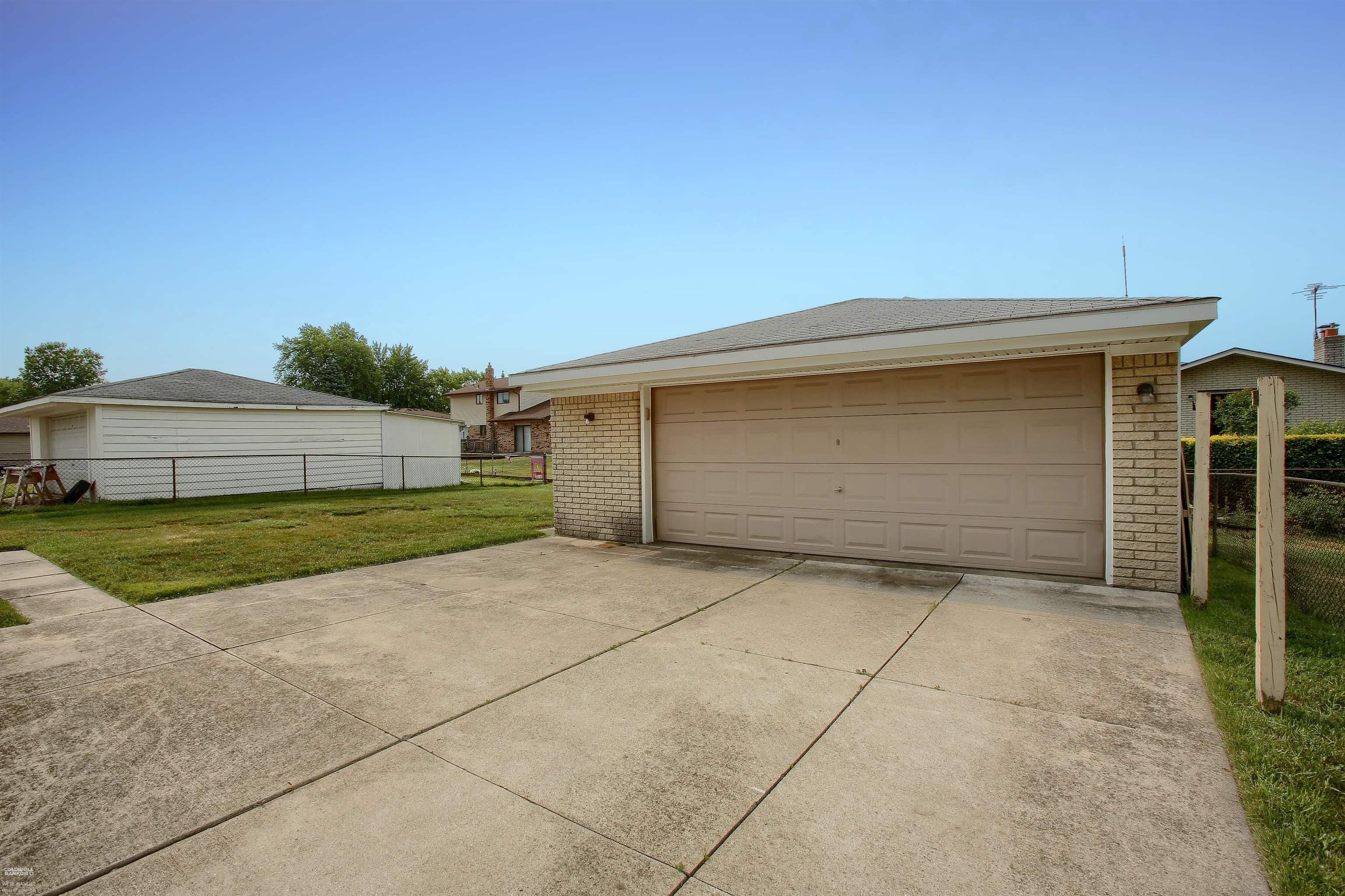 15270 Cambridge Drive