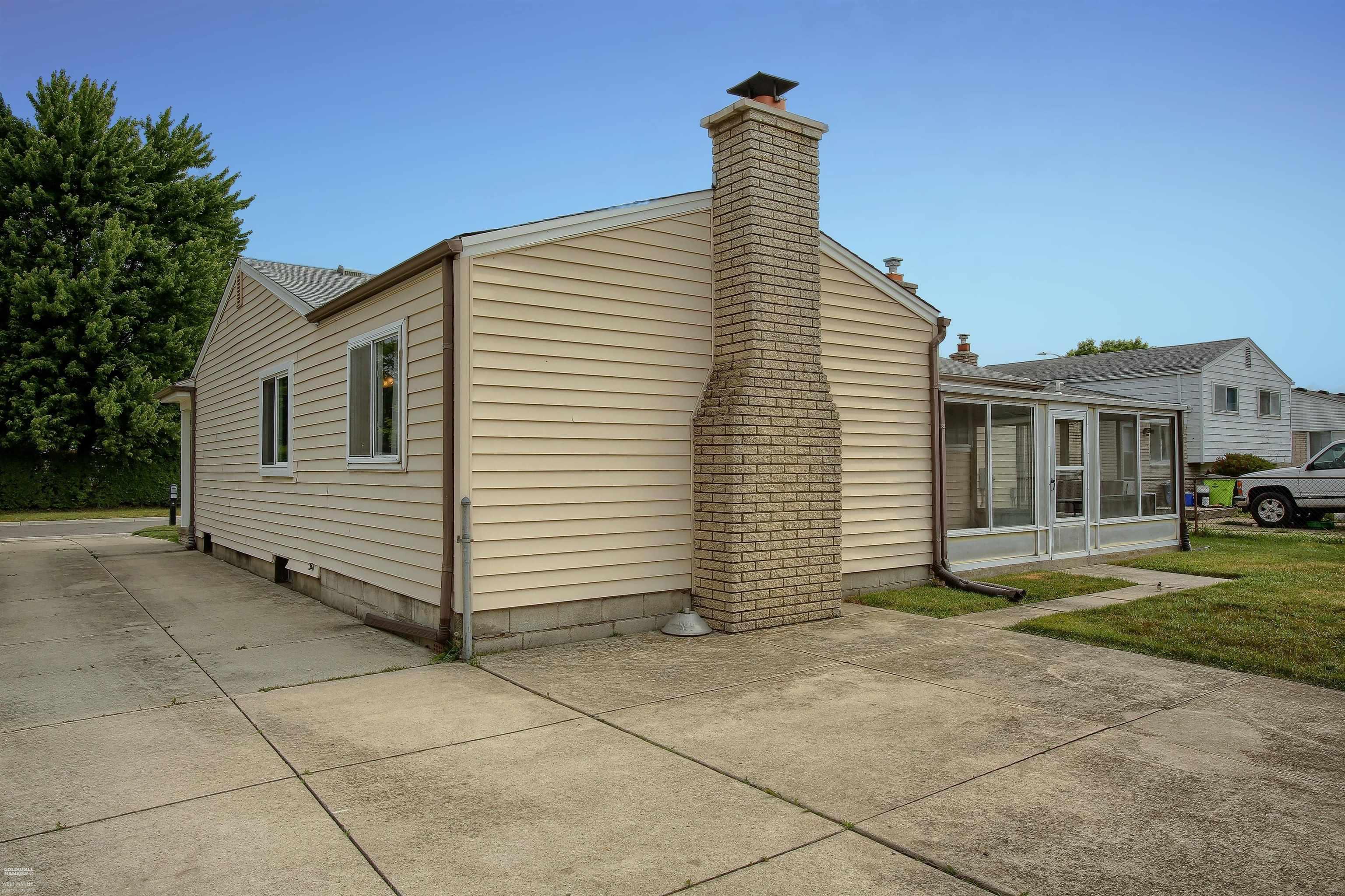 15270 Cambridge Drive