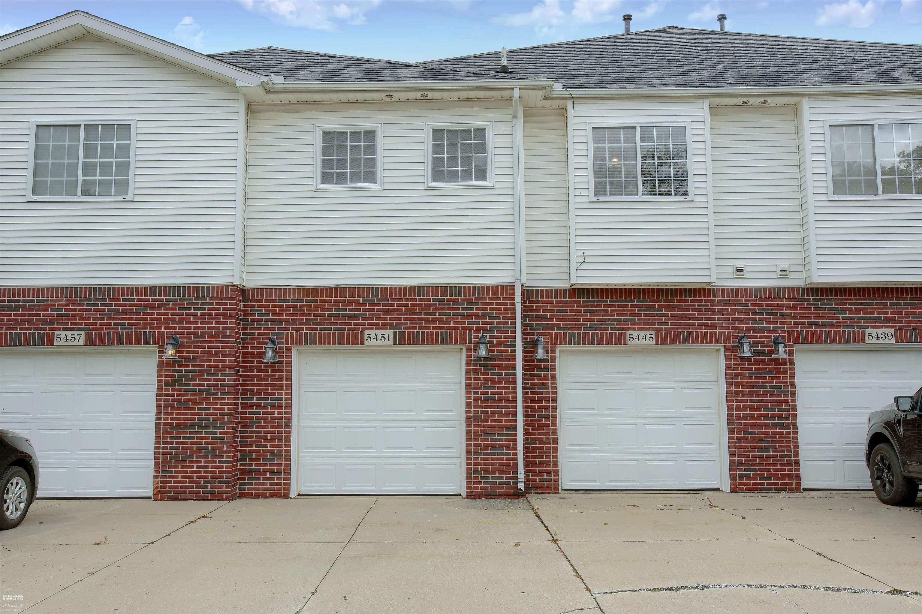 5445 Twin Oaks Drive
