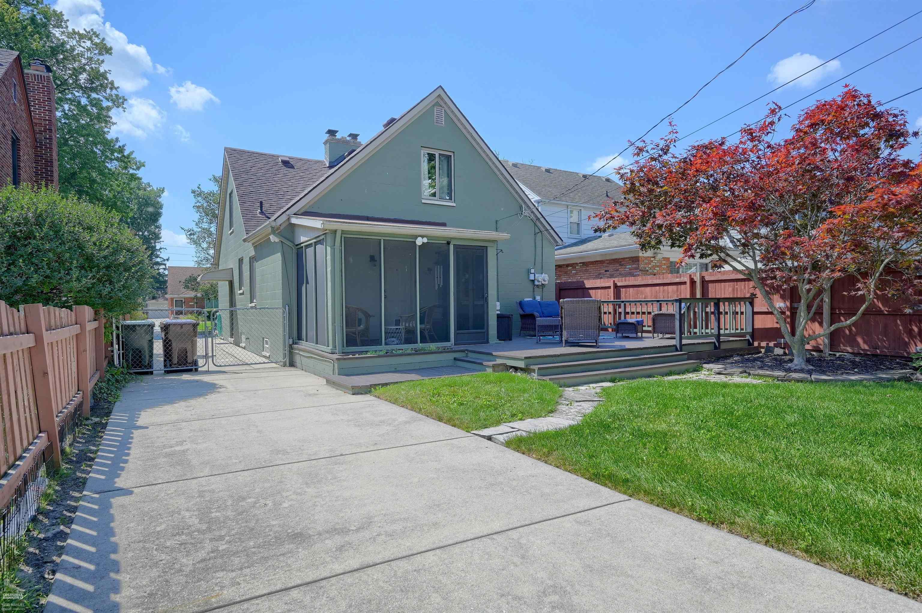 1496 Roslyn Road
