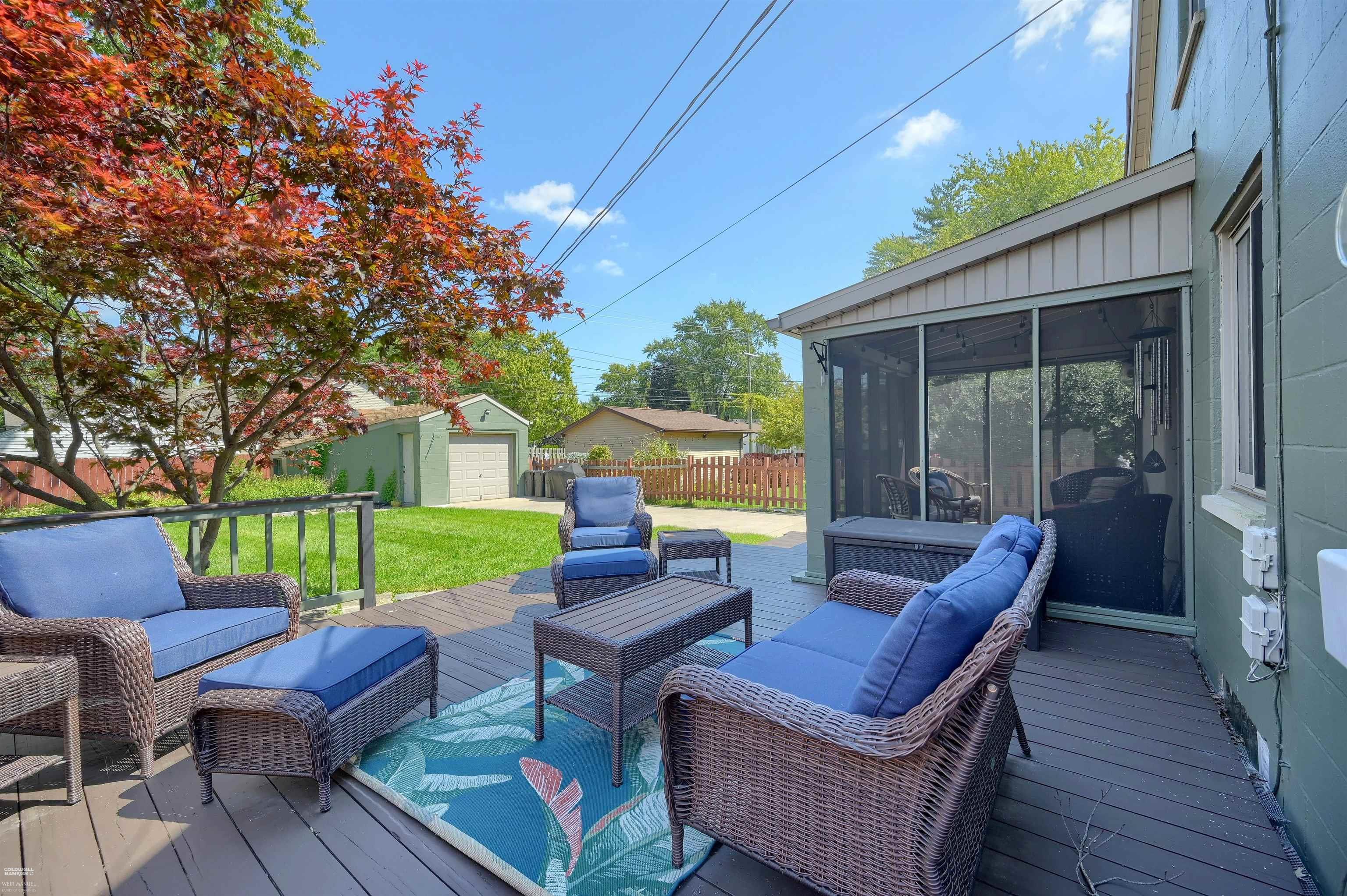 1496 Roslyn Road