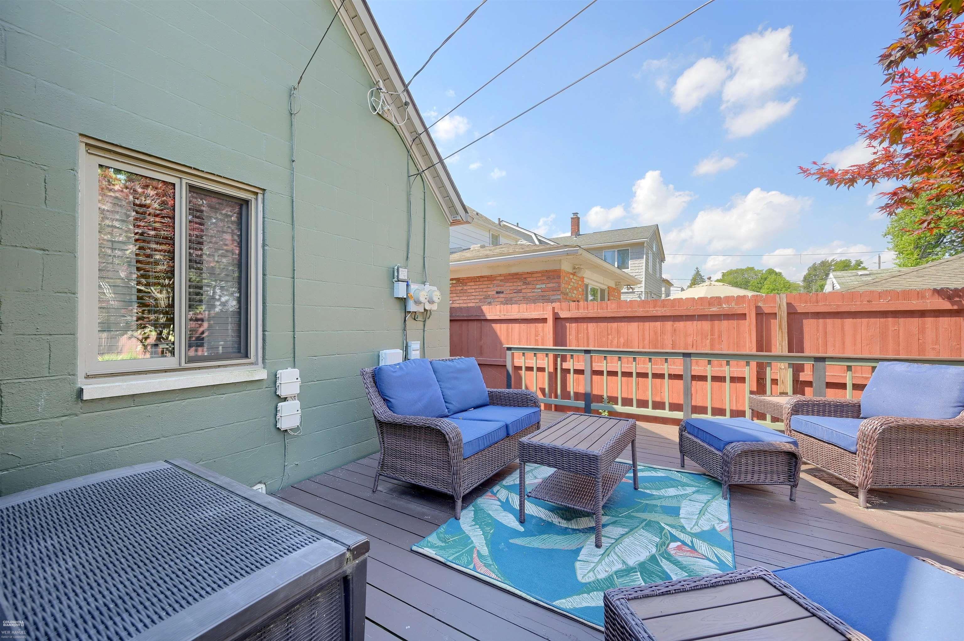 1496 Roslyn Road