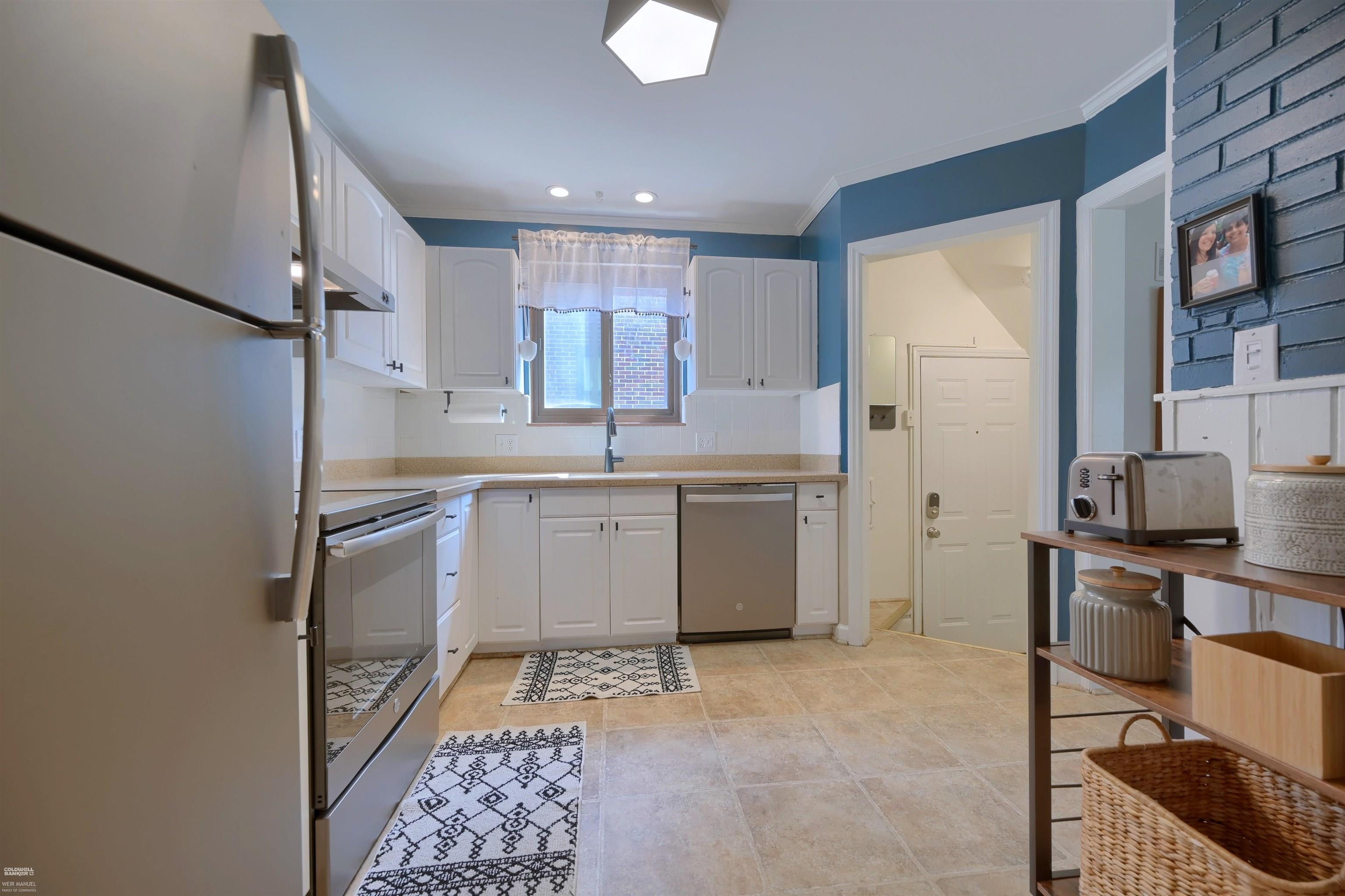 1496 Roslyn Road