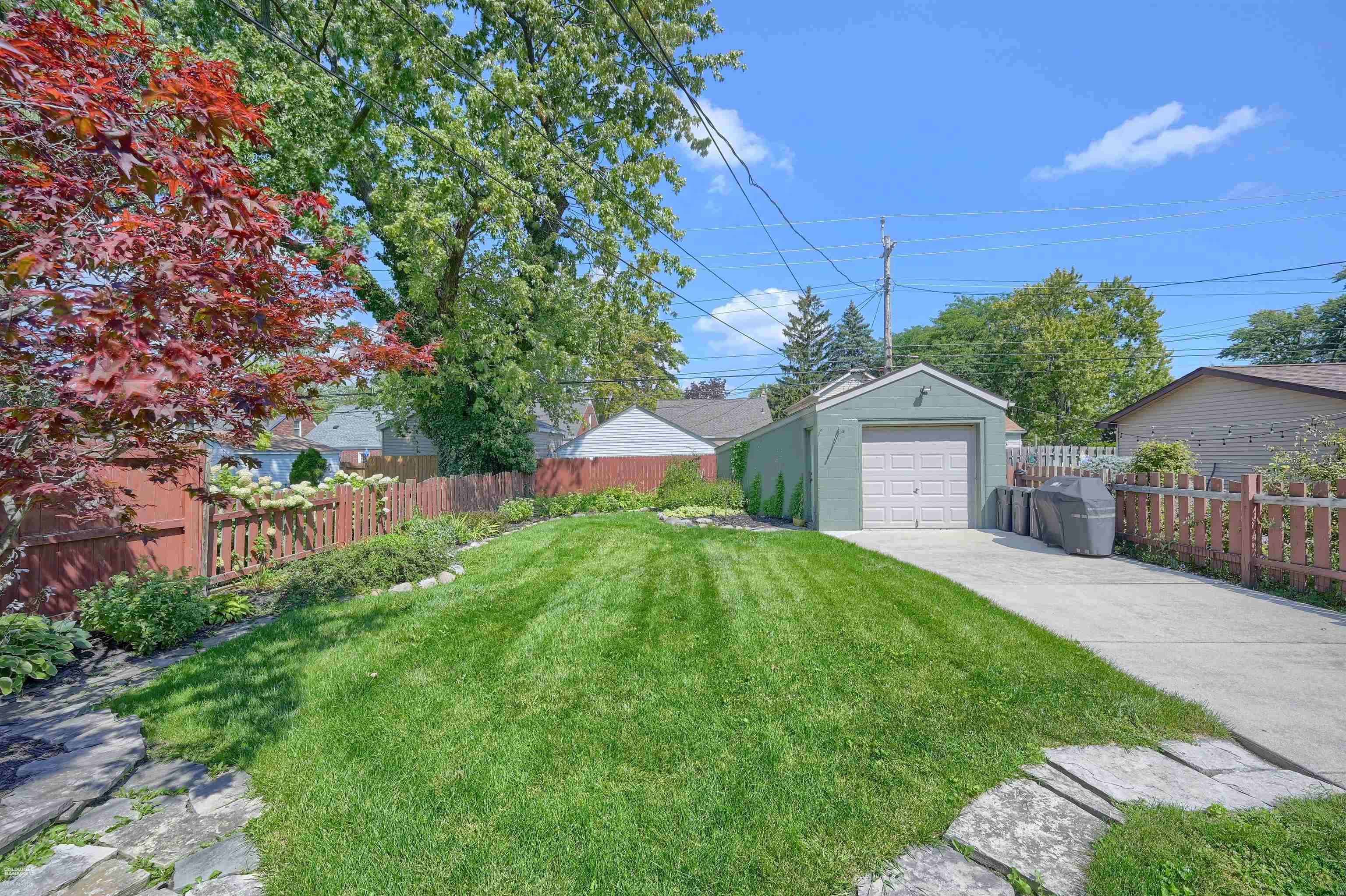 1496 Roslyn Road