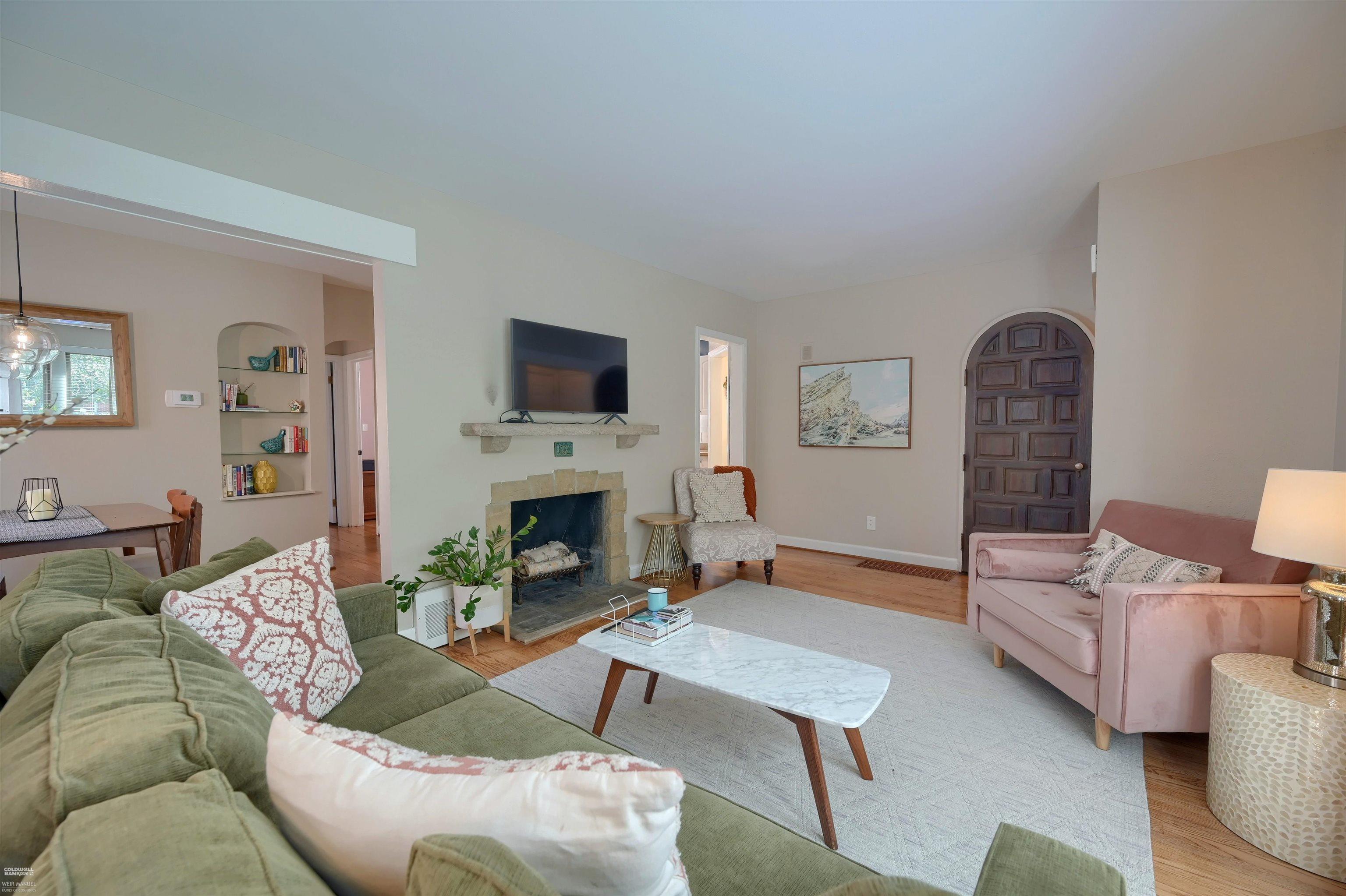 1496 Roslyn Road