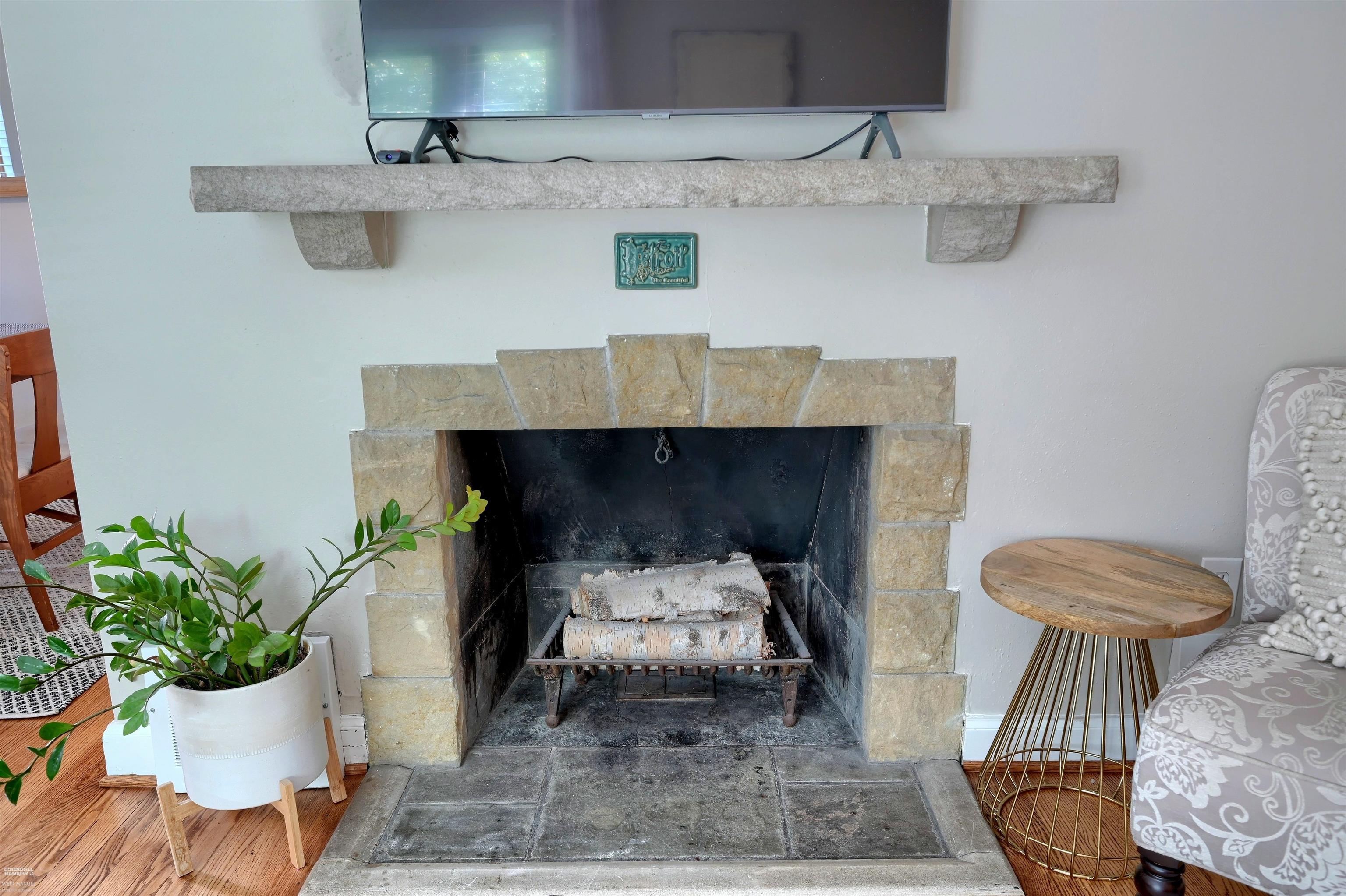 1496 Roslyn Road