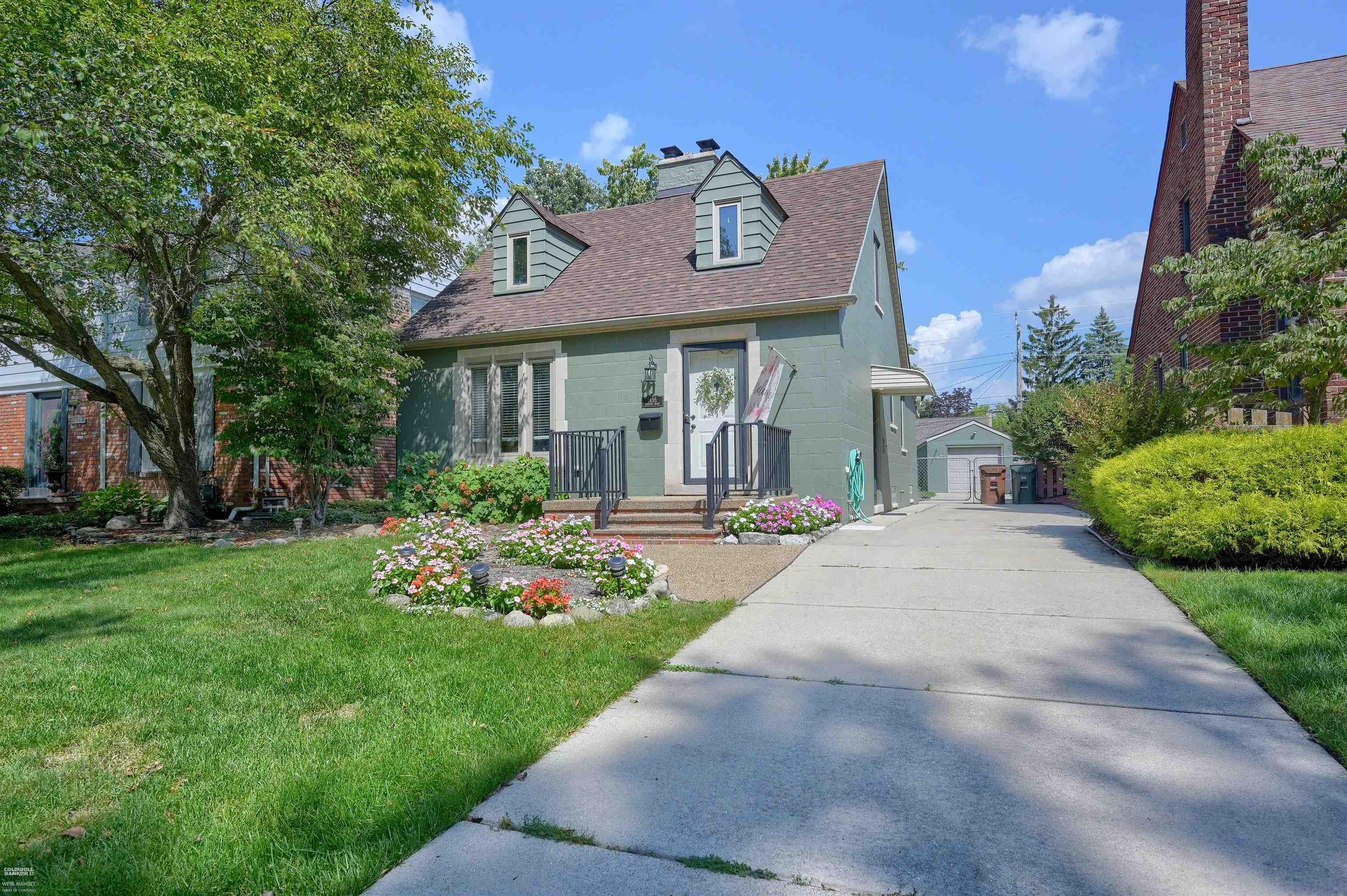 1496 Roslyn Road