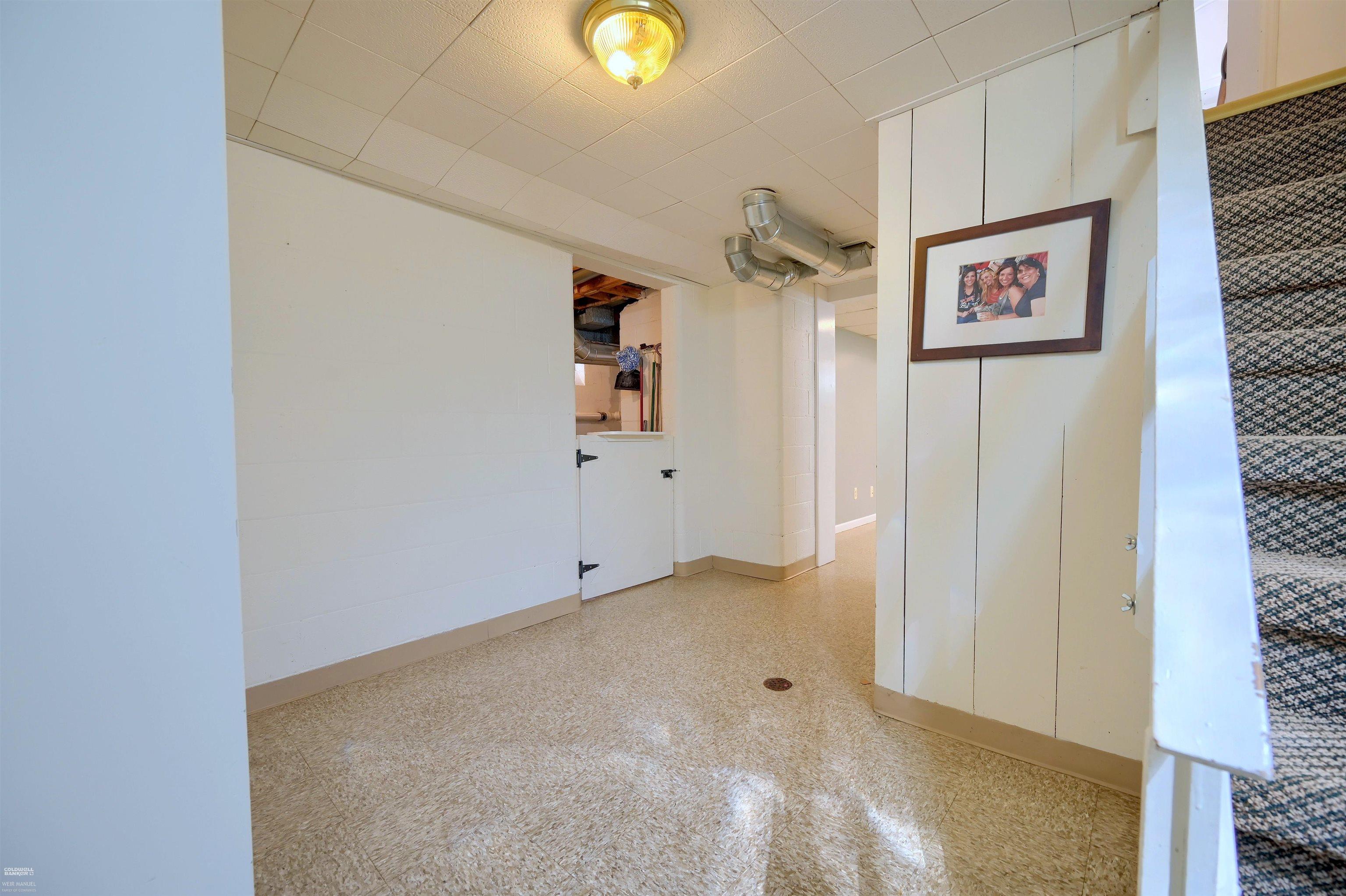 1496 Roslyn Road