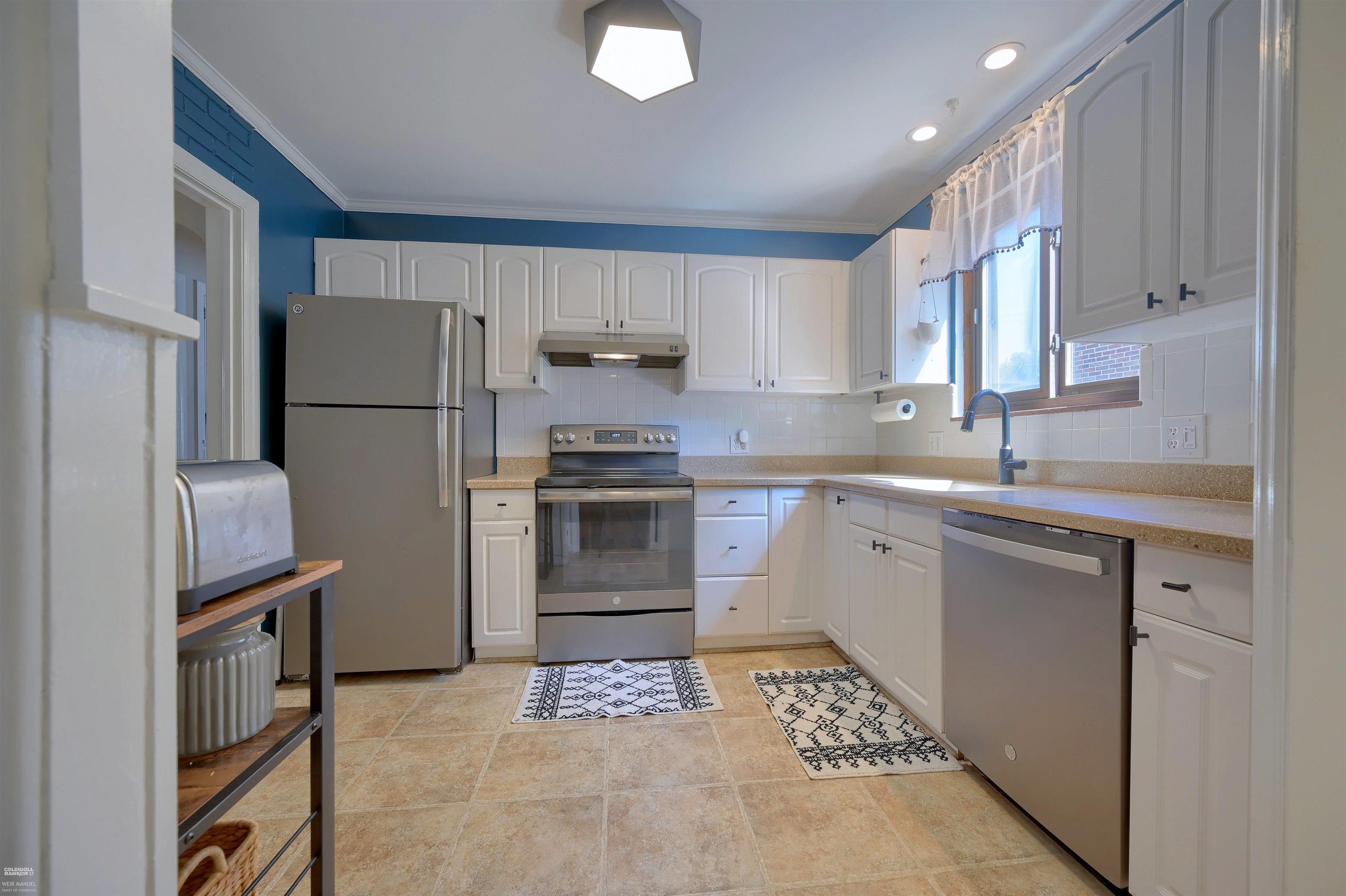 1496 Roslyn Road