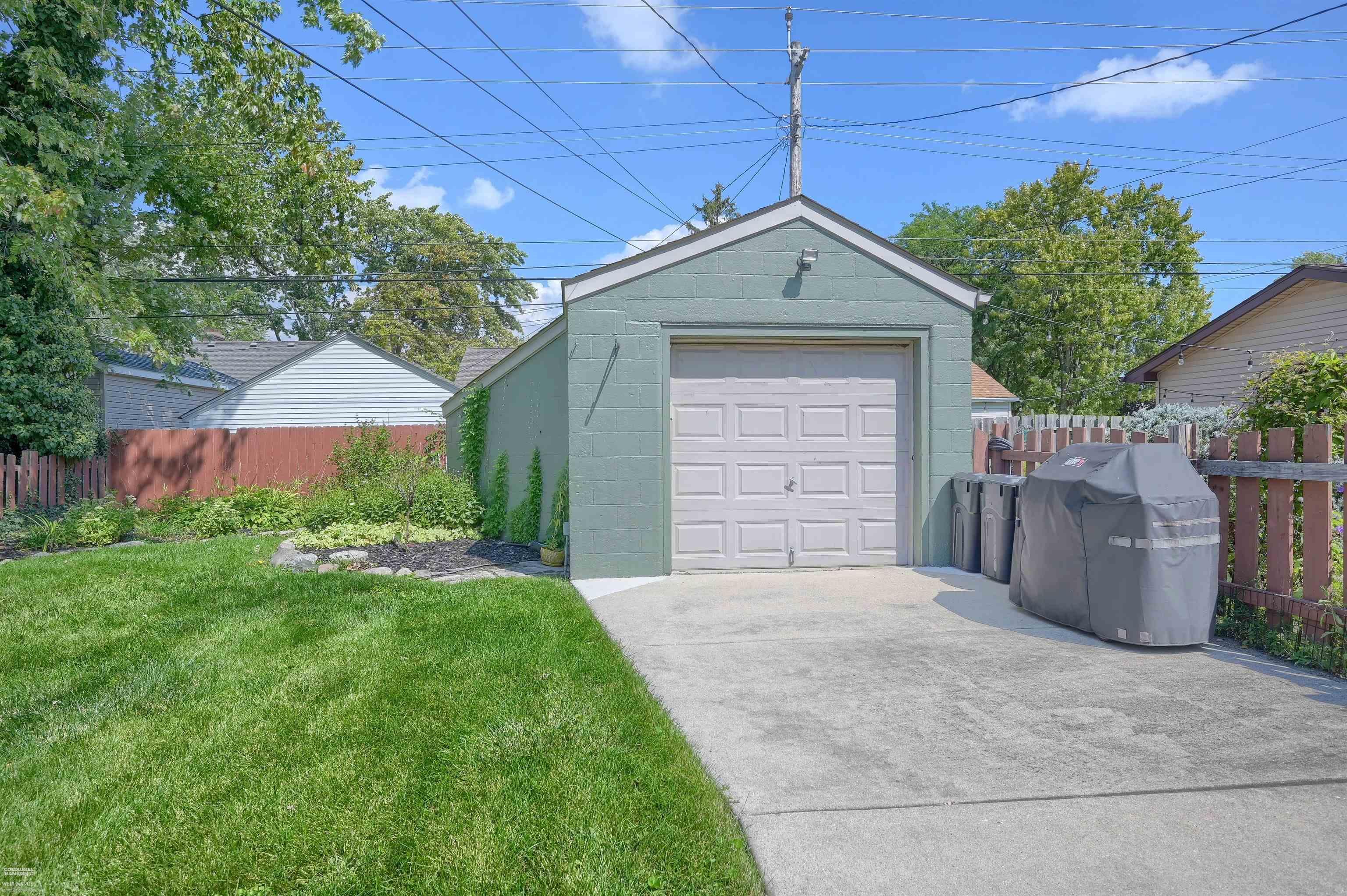 1496 Roslyn Road