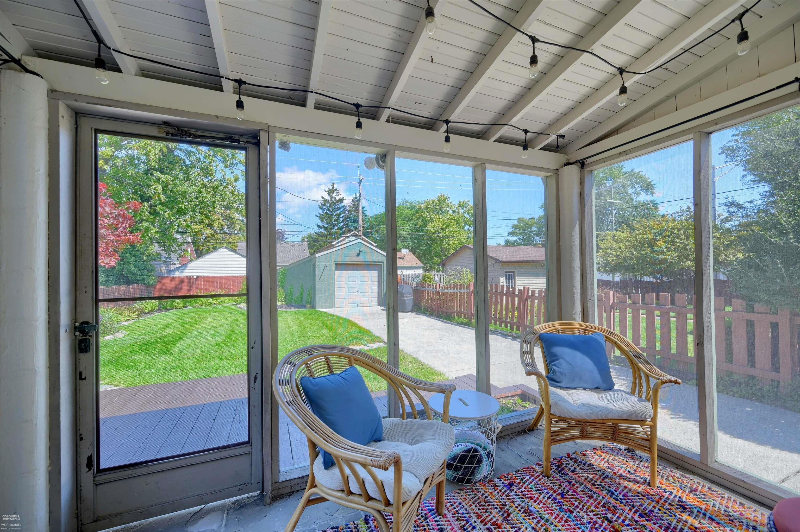 1496 Roslyn Road