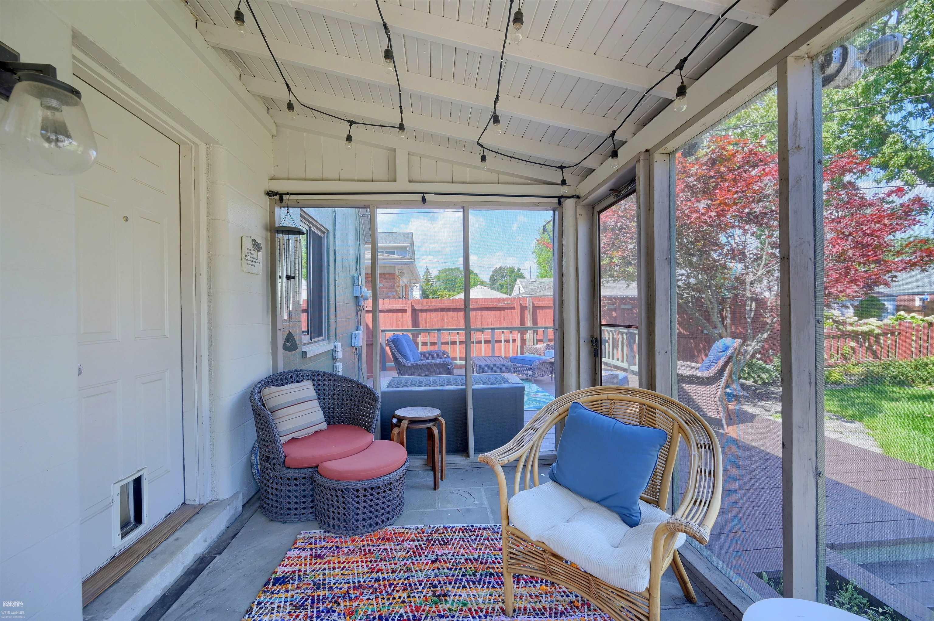 1496 Roslyn Road