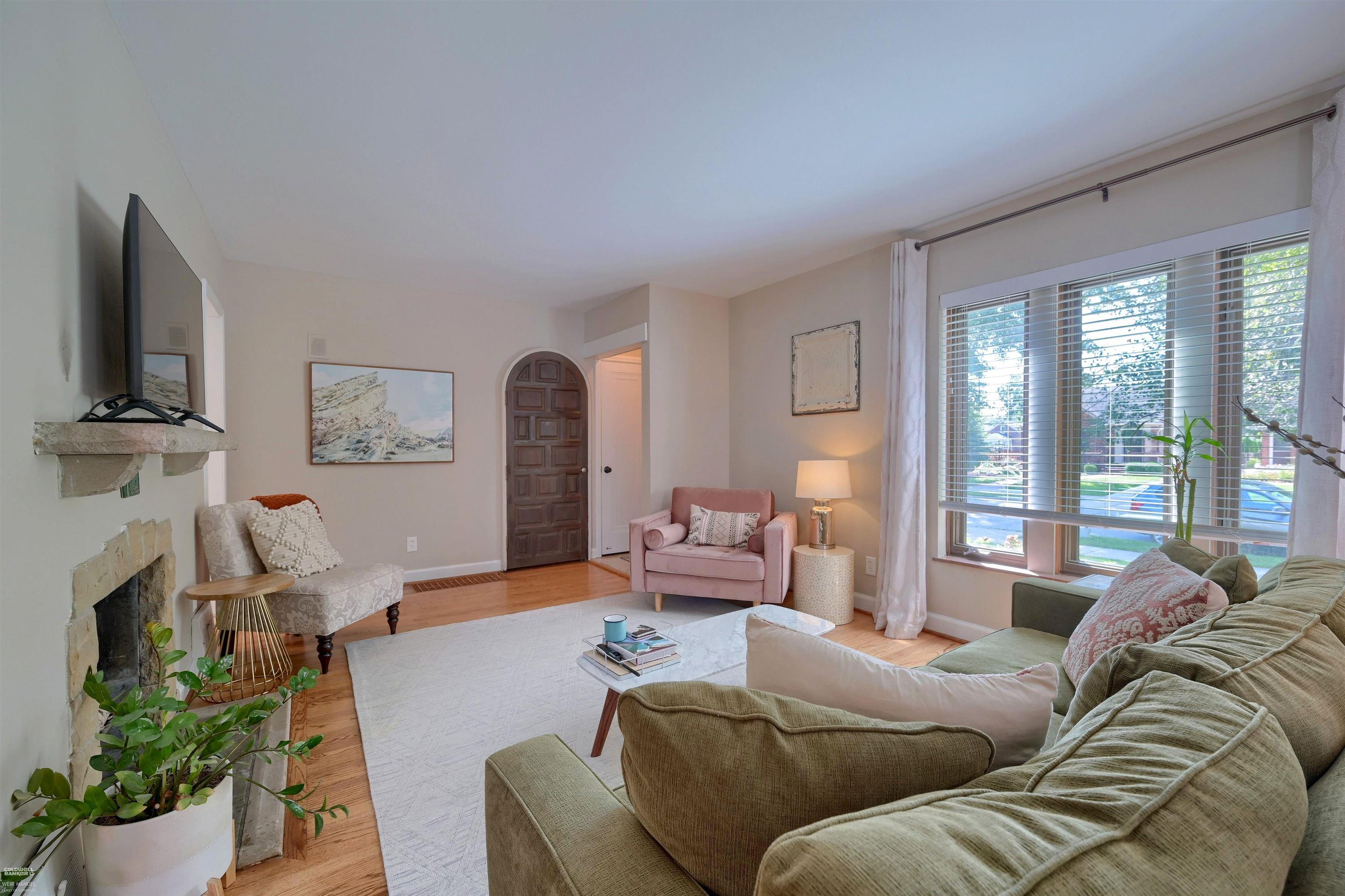 1496 Roslyn Road