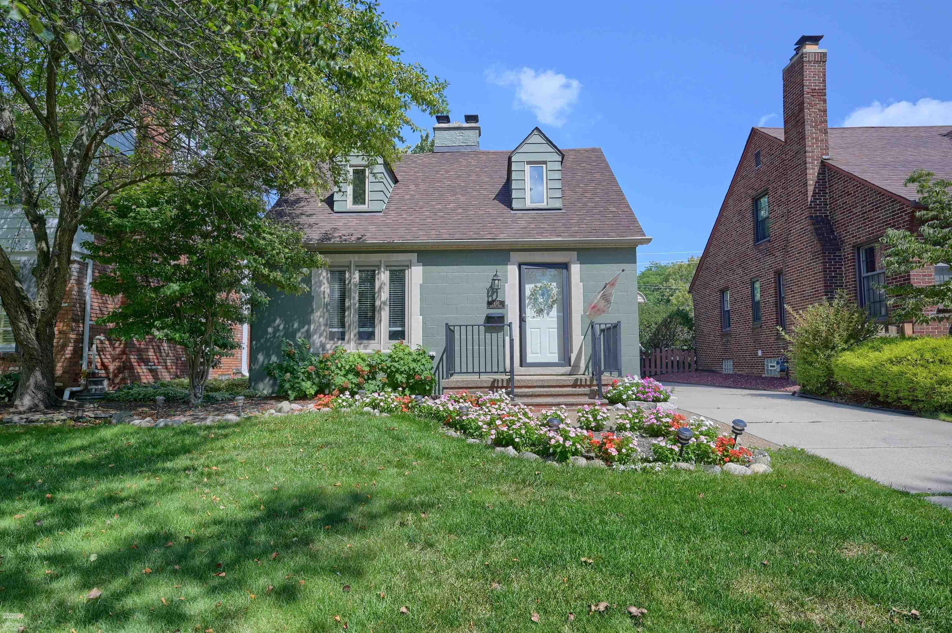 1496 Roslyn Road