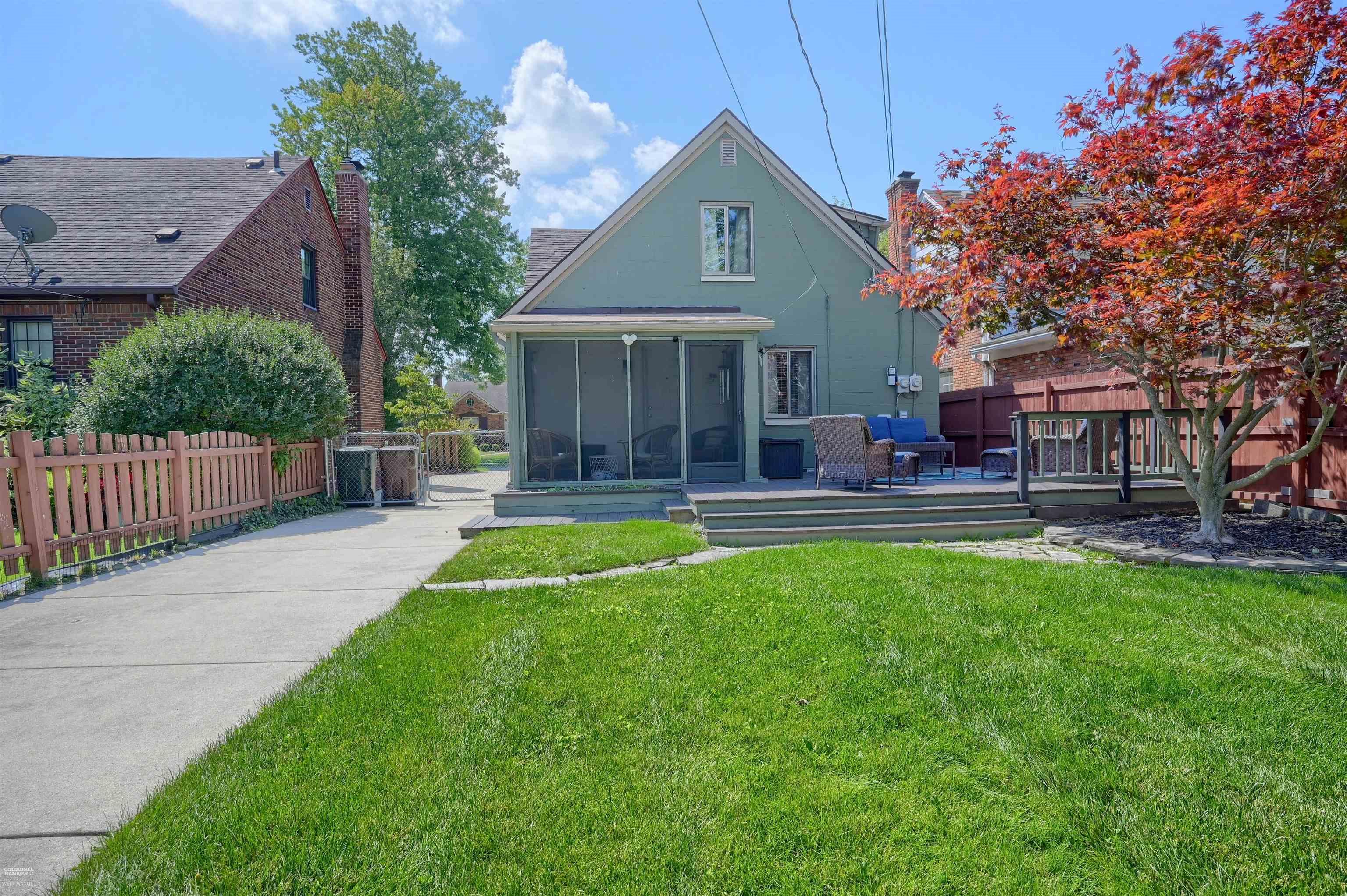 1496 Roslyn Road